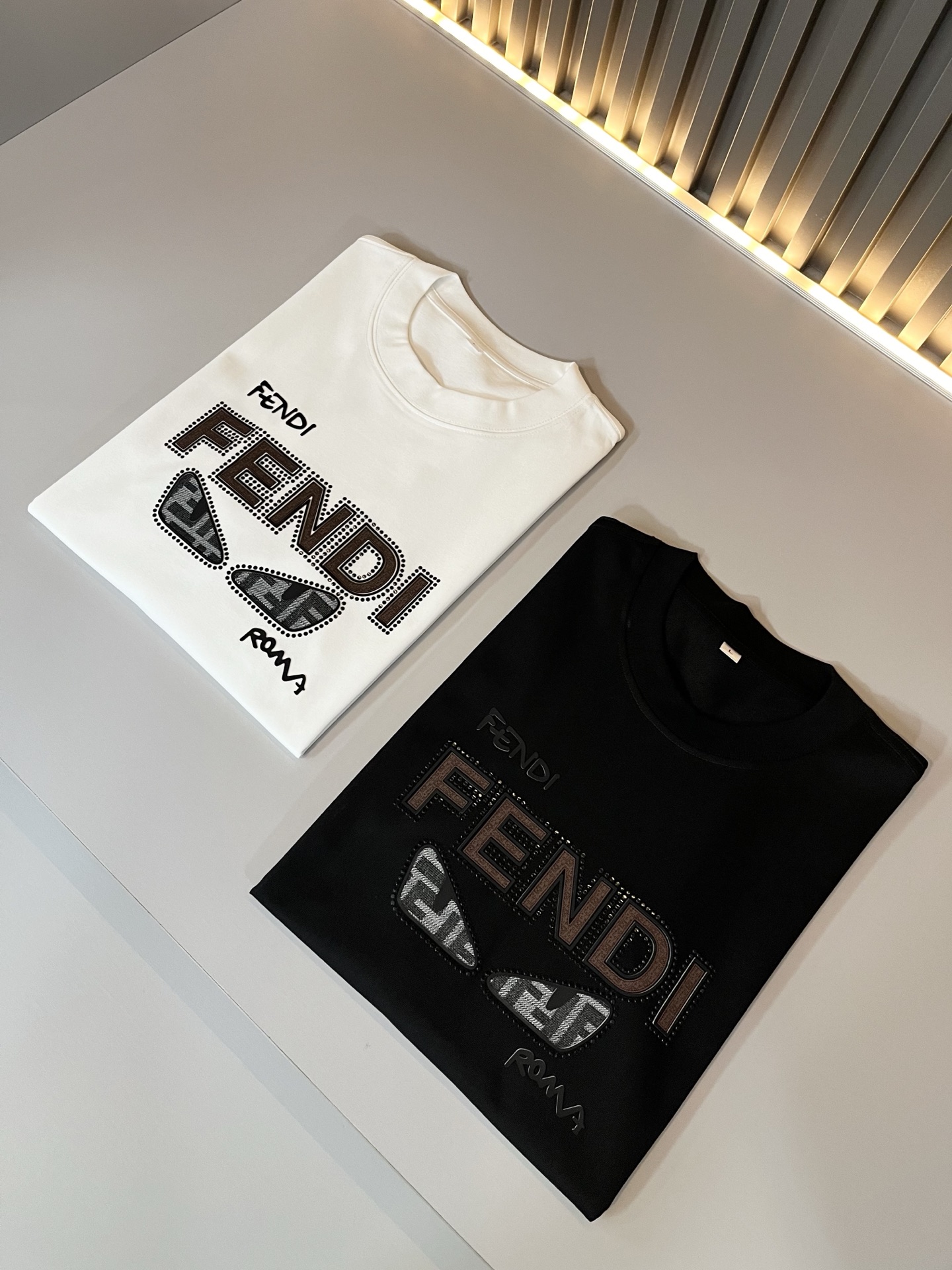 FEN*I 芬*迪2025春夏新款FD家族FF男女同款👫打底衫，男女同款👫百搭极简短袖。意大利原厂订单，