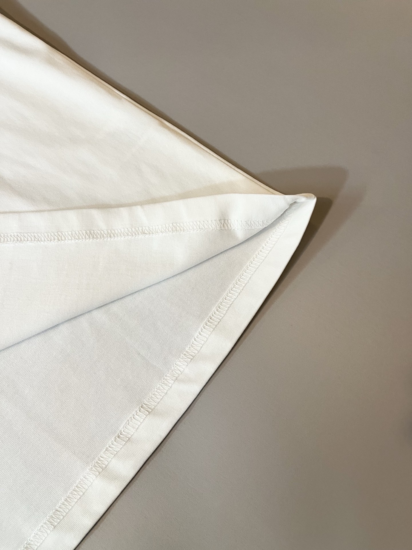 FEN*I 芬*迪2025春夏新款FD家族FF男女同款👫打底衫，男女同款👫百搭极简短袖。意大利原厂订单，