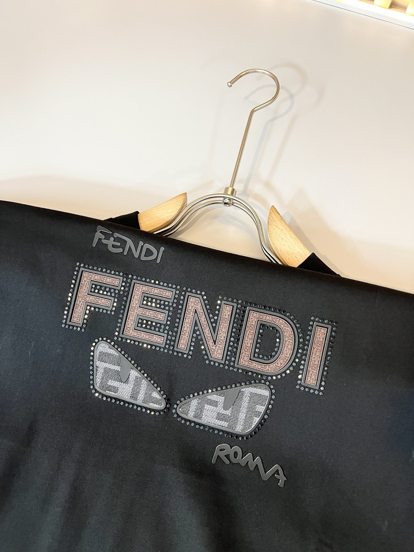 FEN*I 芬*迪2025春夏新款FD家族FF男女同款👫打底衫，男女同款👫百搭极简短袖。意大利原厂订单，