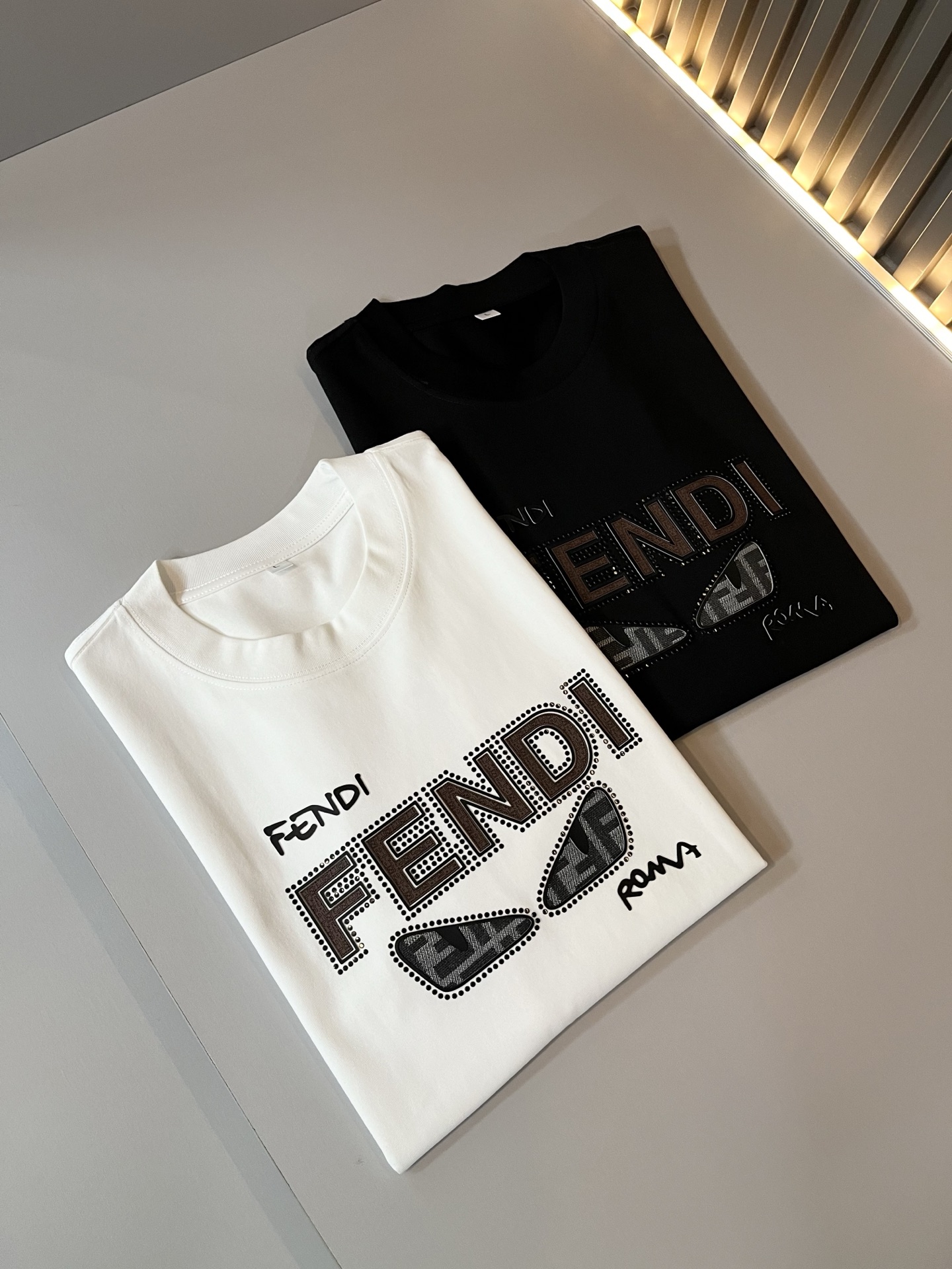 FEN*I 芬*迪2025春夏新款FD家族FF男女同款👫打底衫，男女同款👫百搭极简短袖。意大利原厂订单，