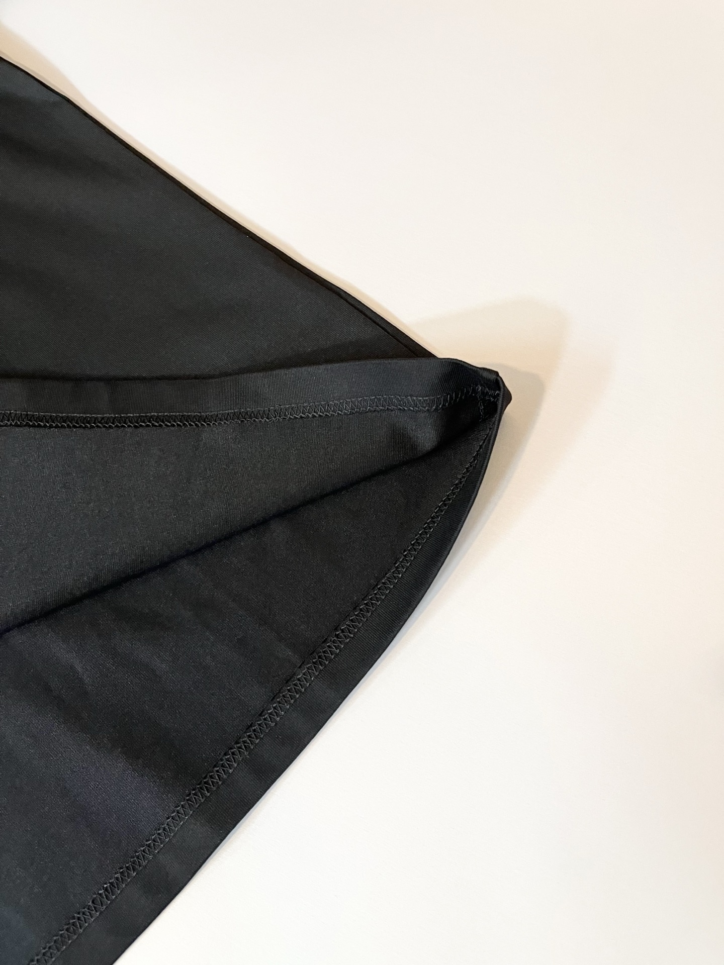 FEN*I 芬*迪2025春夏新款FD家族FF男女同款👫打底衫，男女同款👫百搭极简短袖。意大利原厂订单，