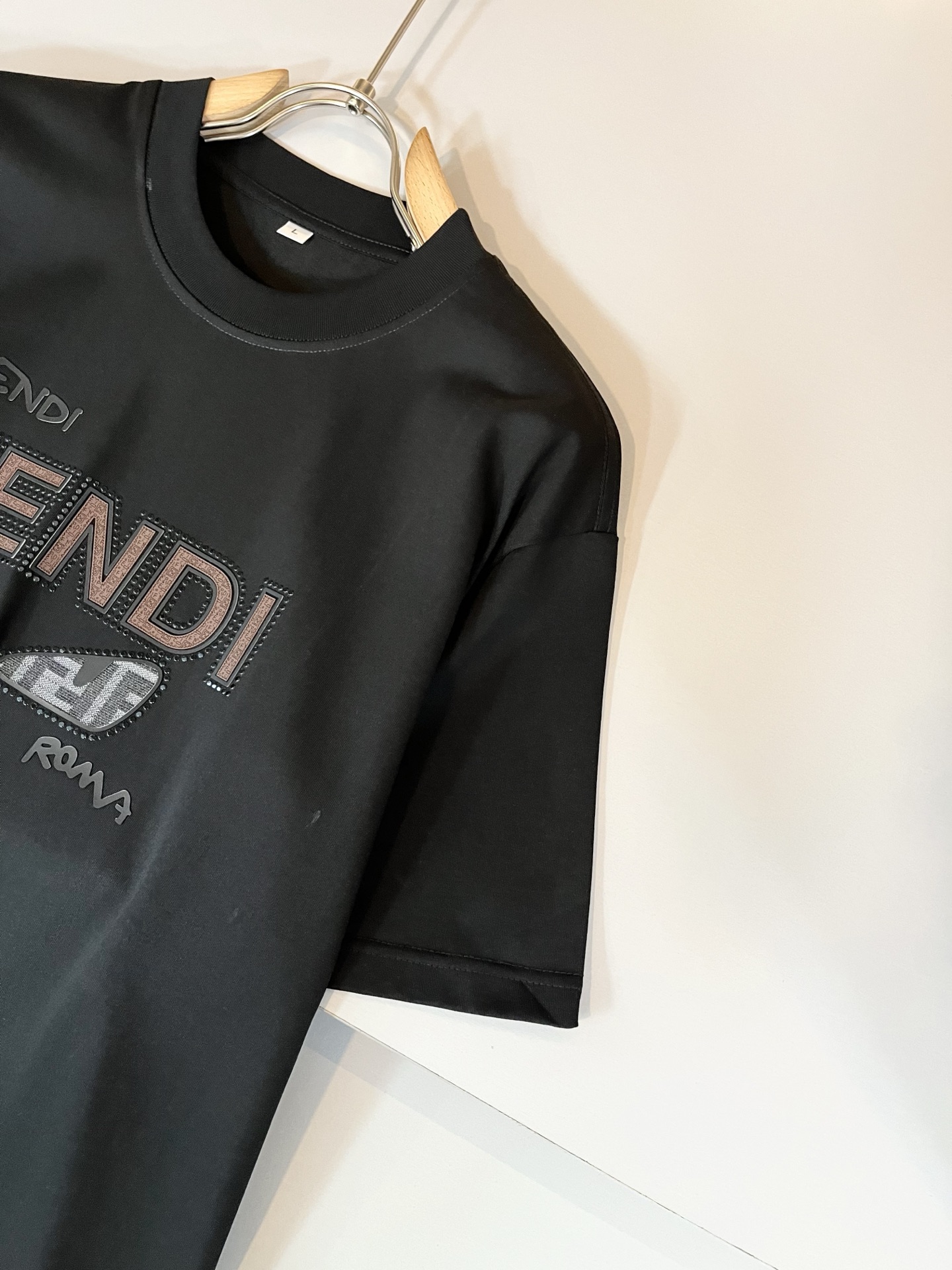 FEN*I 芬*迪2025春夏新款FD家族FF男女同款👫打底衫，男女同款👫百搭极简短袖。意大利原厂订单，