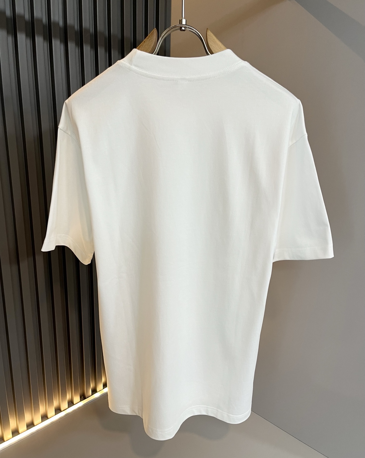 PRAD*A普*达2025春夏新款男女同款👫短袖T恤，最新款全网独家首上！！~既经典有时尚百搭，谁不爱啊