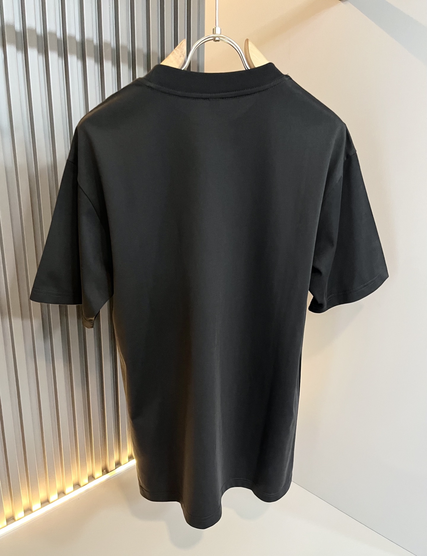 PRAD*A普*达2025春夏新款男女同款👫短袖T恤，最新款全网独家首上！！~既经典有时尚百搭，谁不爱啊