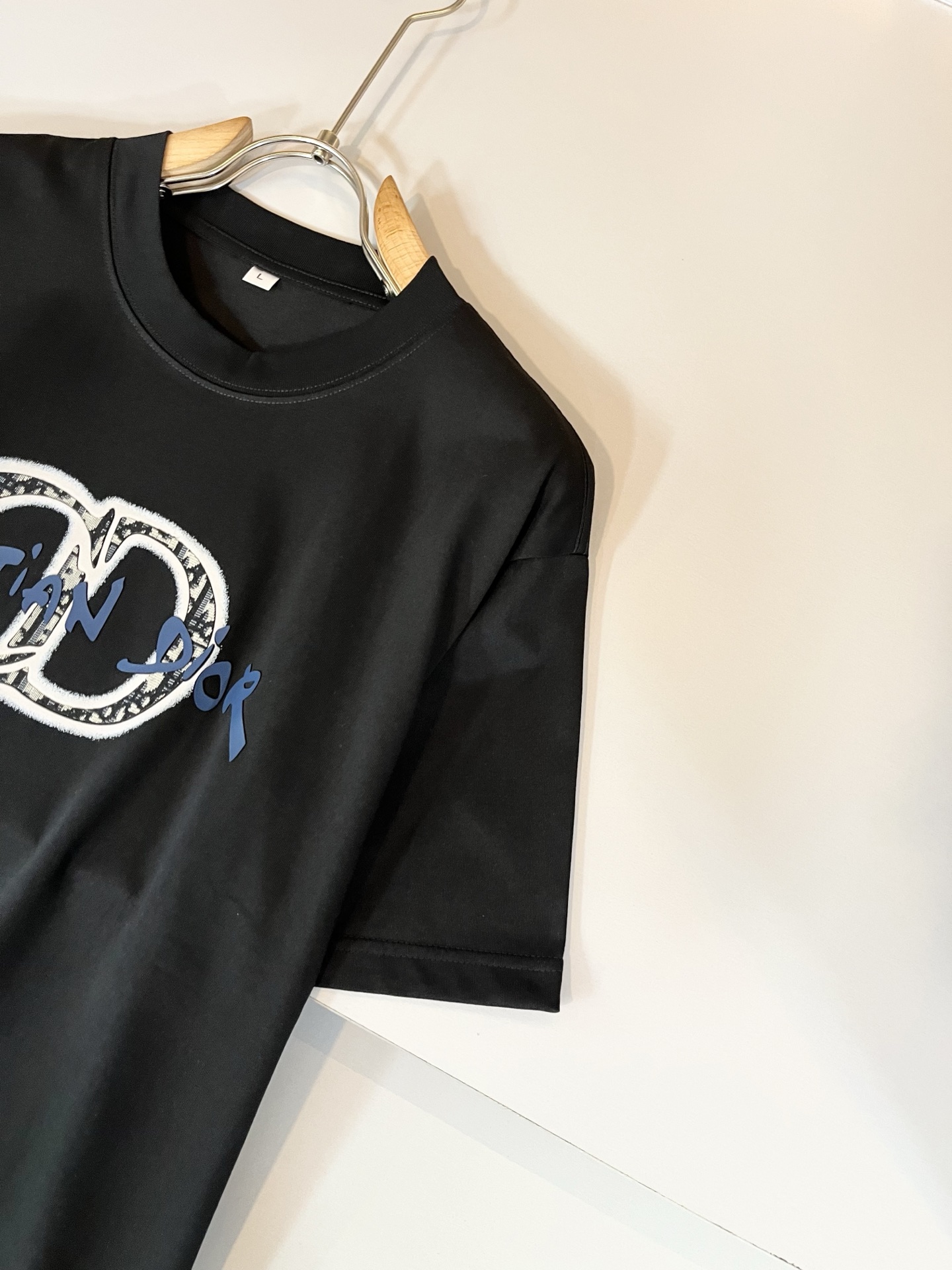 Dio*迪家 2025春夏新款男女同款👫短袖T恤，专柜同步发售！定制专属260克纯棉面料，定制原版工艺螺