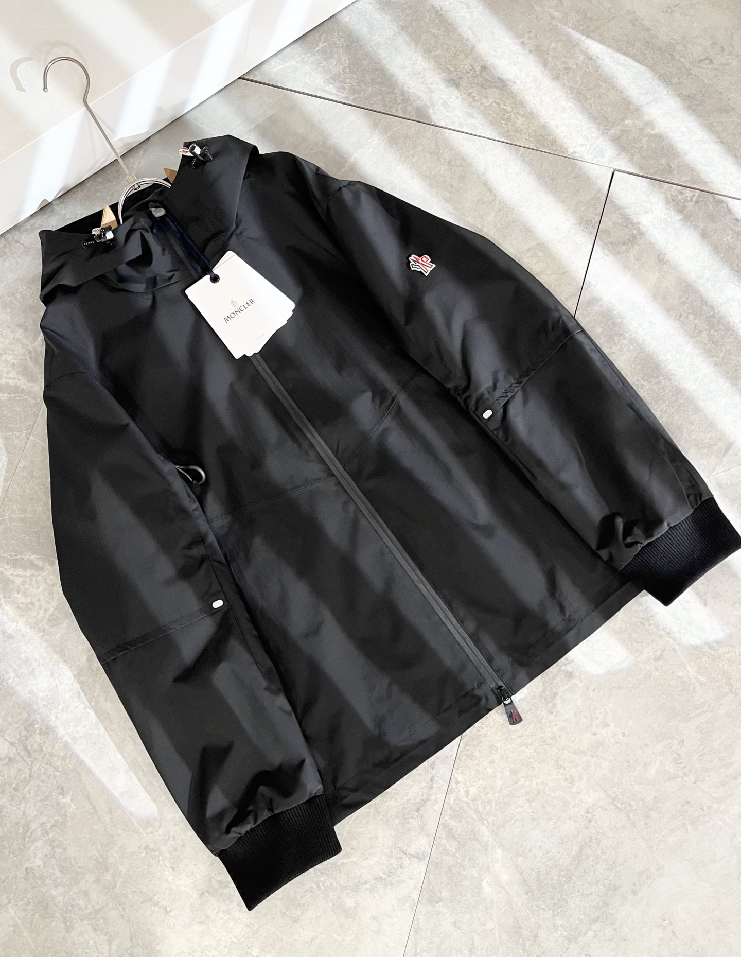 Monc*ler蒙*口2025秋冬经典夹克外套，都市时尚休闲款！面料超软面料帅酷爆款夹克外套。时尚都市百