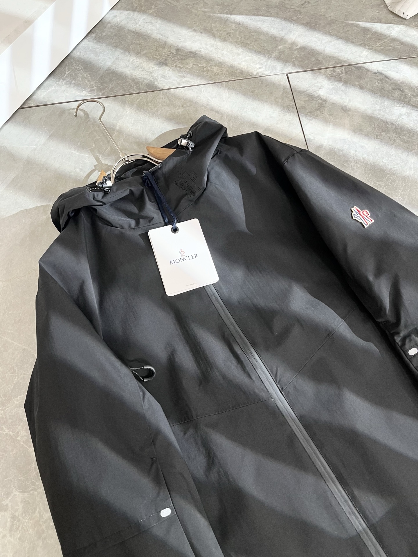 Monc*ler蒙*口2025秋冬经典夹克外套，都市时尚休闲款！面料超软面料帅酷爆款夹克外套。时尚都市百
