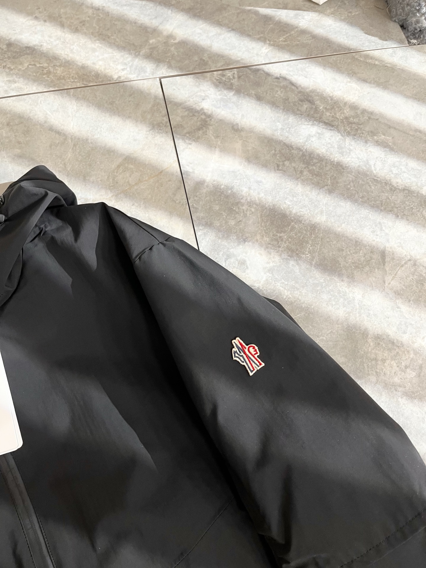 Monc*ler蒙*口2025秋冬经典夹克外套，都市时尚休闲款！面料超软面料帅酷爆款夹克外套。时尚都市百