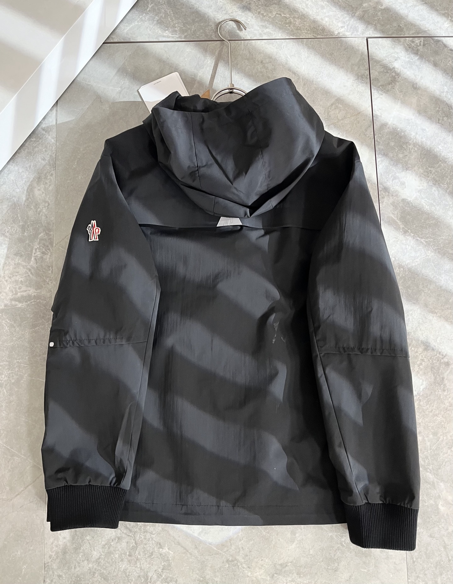 Monc*ler蒙*口2025秋冬经典夹克外套，都市时尚休闲款！面料超软面料帅酷爆款夹克外套。时尚都市百