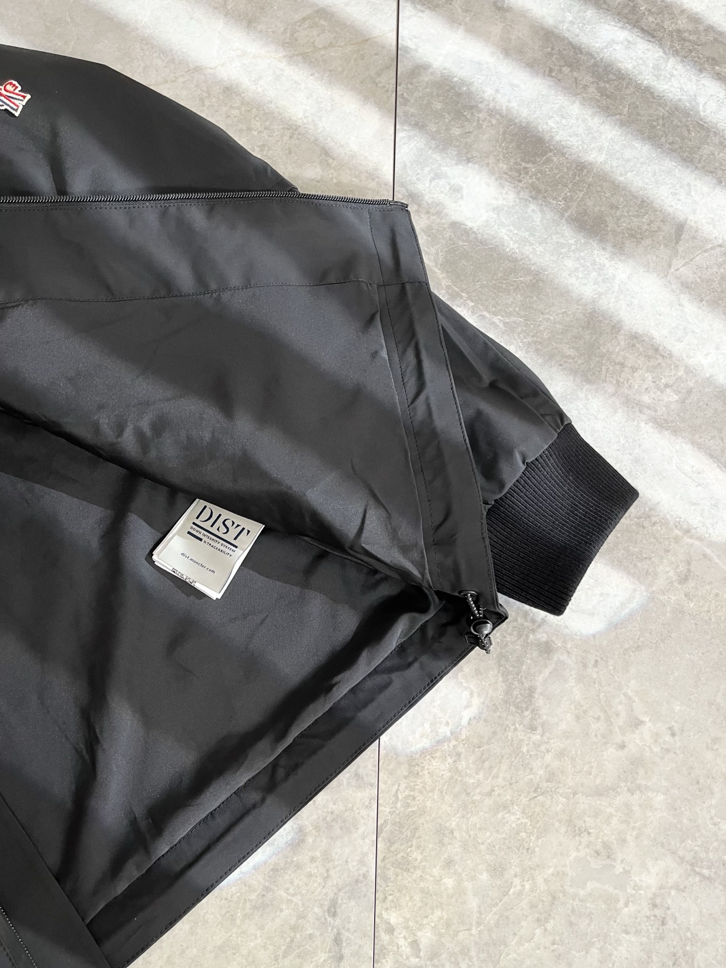 Monc*ler蒙*口2025秋冬经典夹克外套，都市时尚休闲款！面料超软面料帅酷爆款夹克外套。时尚都市百