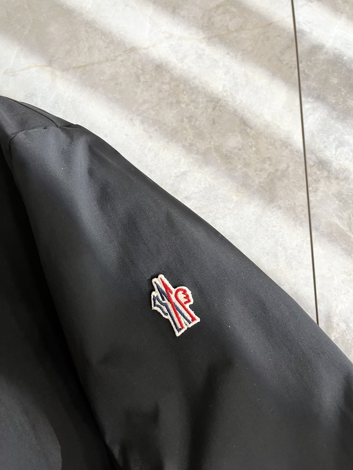 Monc*ler蒙*口2025秋冬经典夹克外套，都市时尚休闲款！面料超软面料帅酷爆款夹克外套。时尚都市百