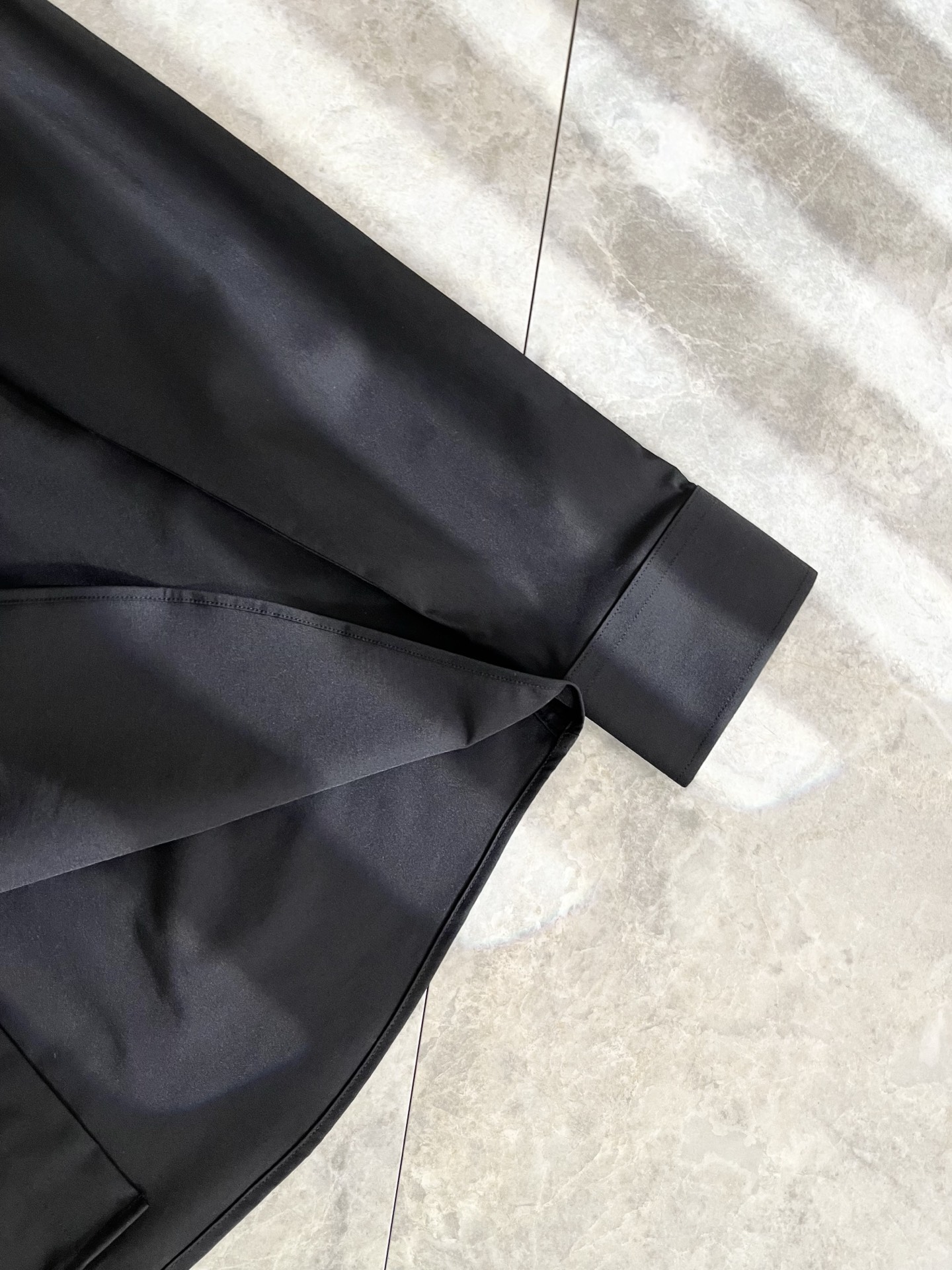 PRAD*A普*达2025早秋新款休闲男士衬衣，最新时尚休闲领口logo五金修饰！贸易公司渠道稀出，同步