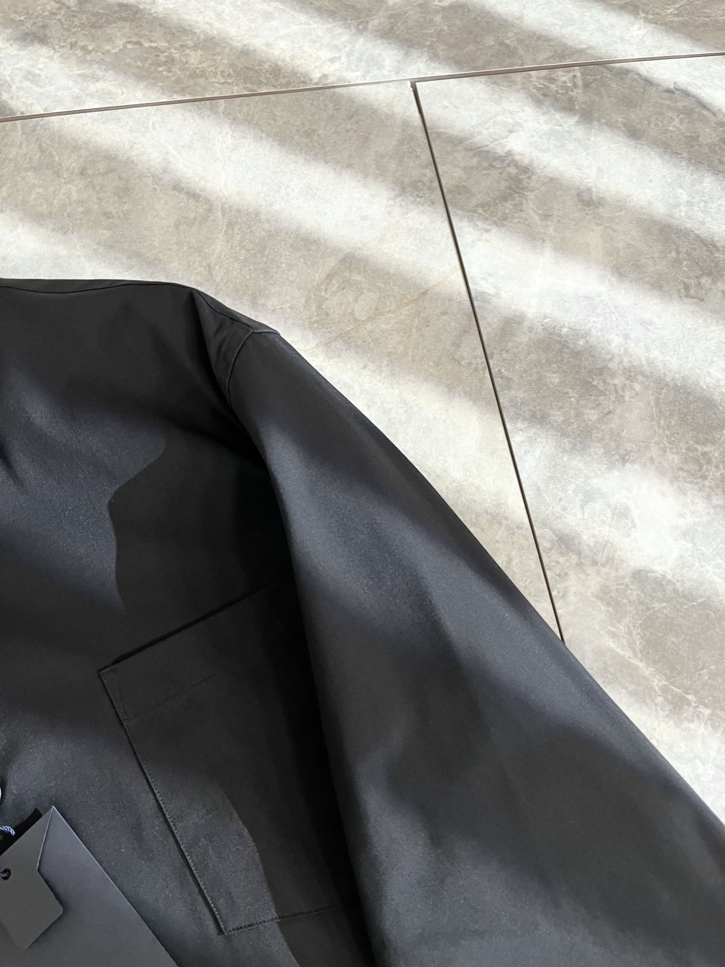 PRAD*A普*达2025早秋新款休闲男士衬衣，最新时尚休闲领口logo五金修饰！贸易公司渠道稀出，同步