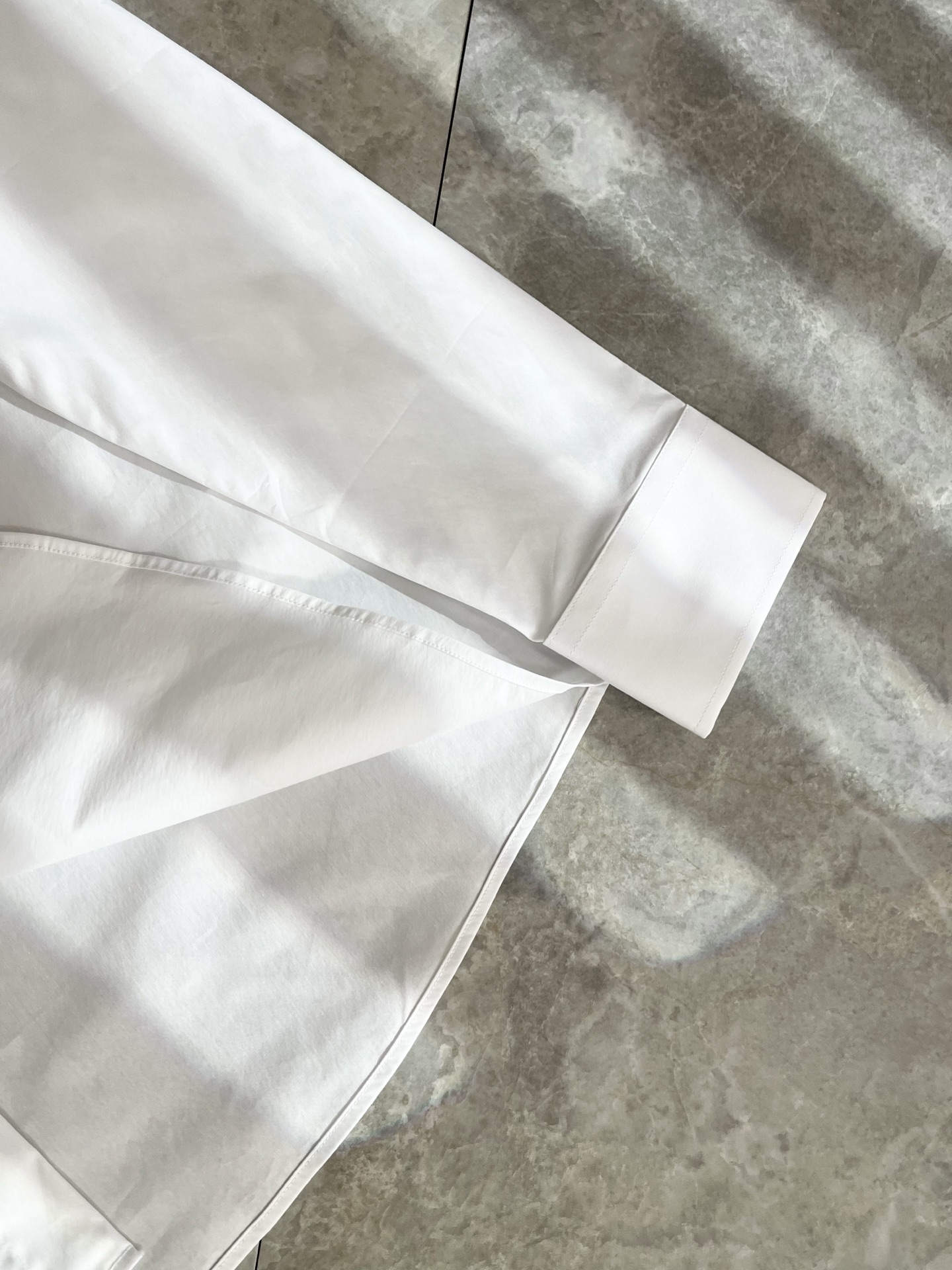 PRAD*A普*达2025早秋新款休闲男士衬衣，最新时尚休闲领口logo五金修饰！贸易公司渠道稀出，同步