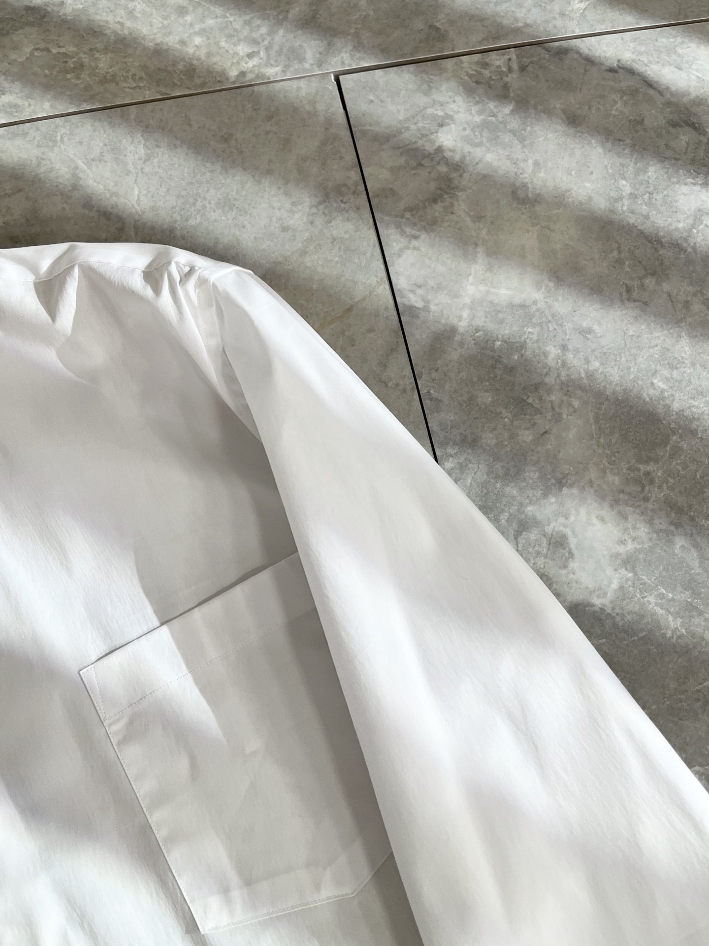 PRAD*A普*达2025早秋新款休闲男士衬衣，最新时尚休闲领口logo五金修饰！贸易公司渠道稀出，同步