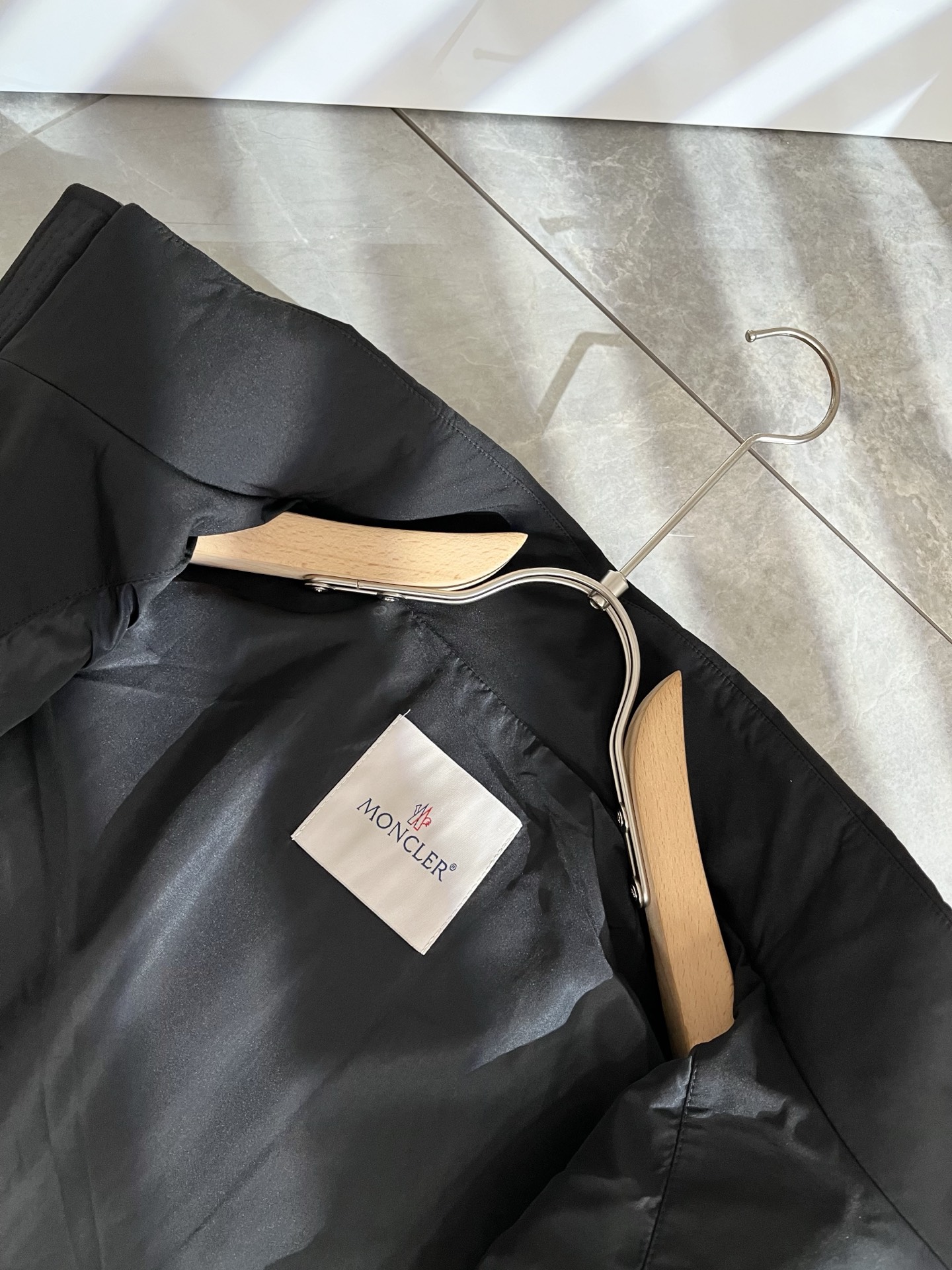 Monc*ler蒙*口2025秋冬经典夹克外套，都市时尚休闲款！面料超软面料帅酷爆款夹克外套。时尚都市百