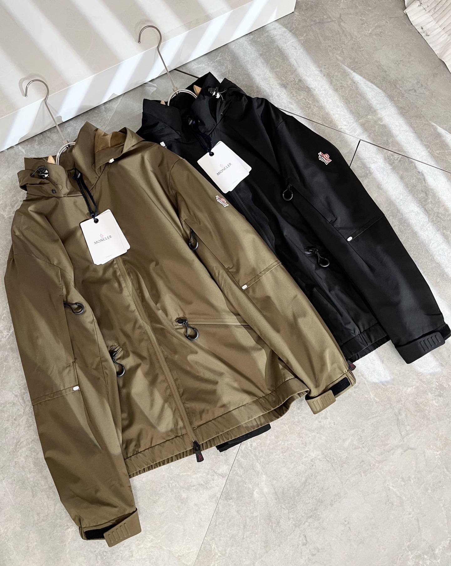 Monc*ler蒙*口2025秋冬经典夹克外套，都市时尚休闲款！面料超软面料帅酷爆款夹克外套。时尚都市百