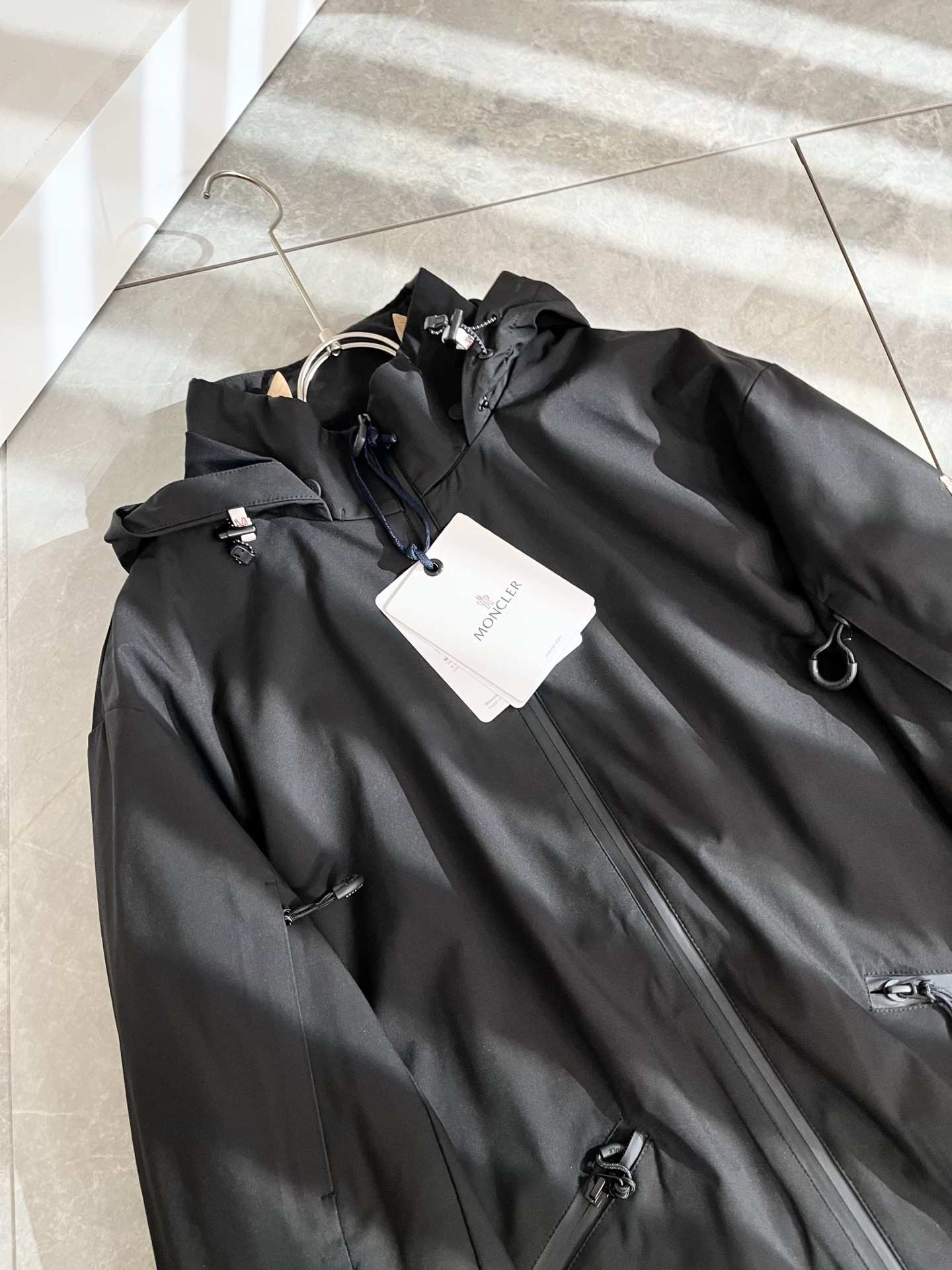 Monc*ler蒙*口2025秋冬经典夹克外套，都市时尚休闲款！面料超软面料帅酷爆款夹克外套。时尚都市百