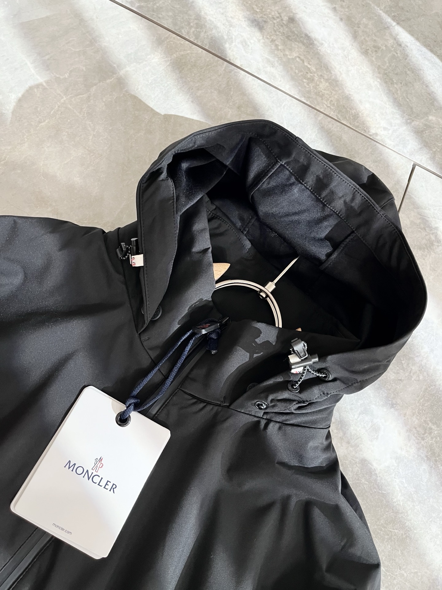 Monc*ler蒙*口2025秋冬经典夹克外套，都市时尚休闲款！面料超软面料帅酷爆款夹克外套。时尚都市百
