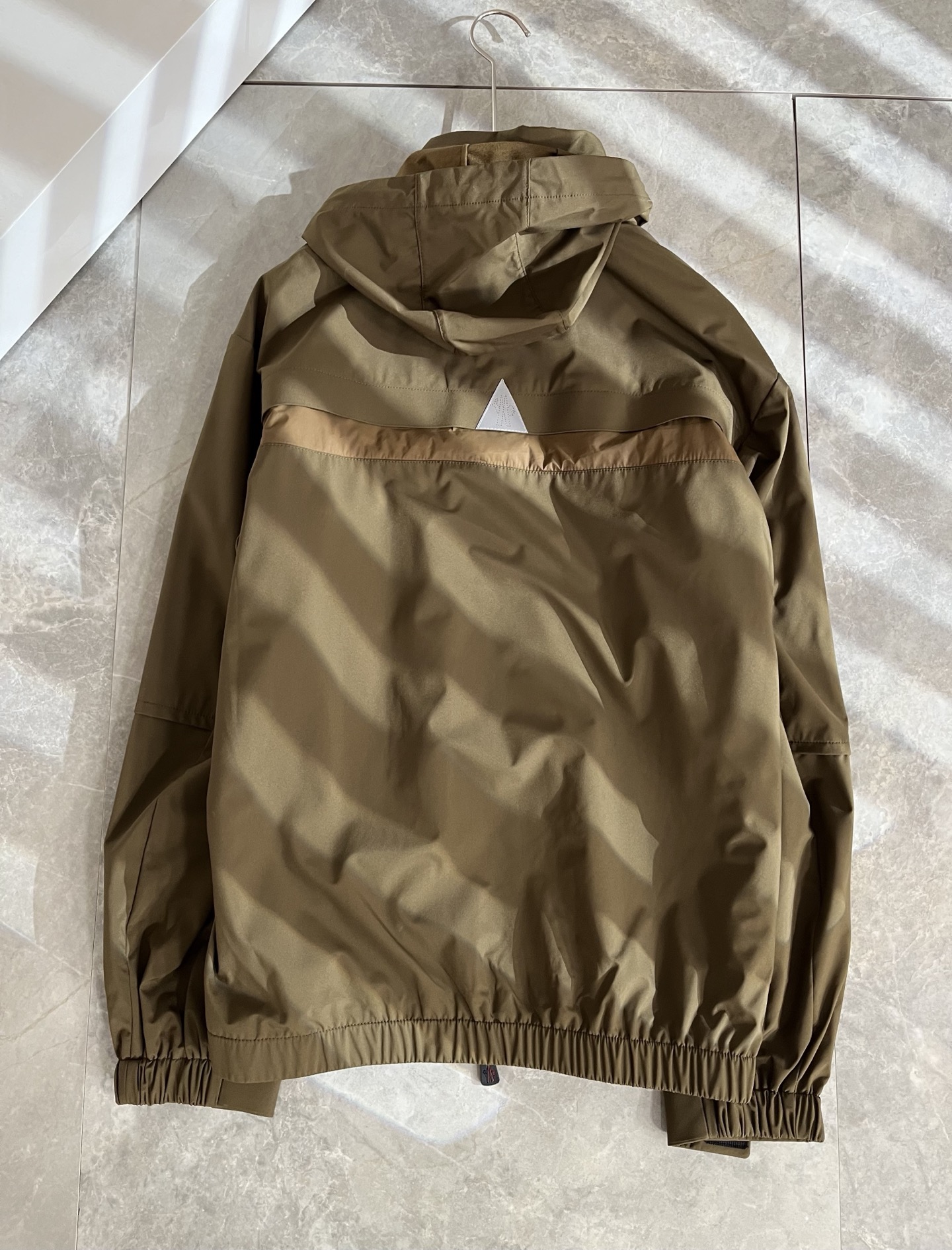 Monc*ler蒙*口2025秋冬经典夹克外套，都市时尚休闲款！面料超软面料帅酷爆款夹克外套。时尚都市百