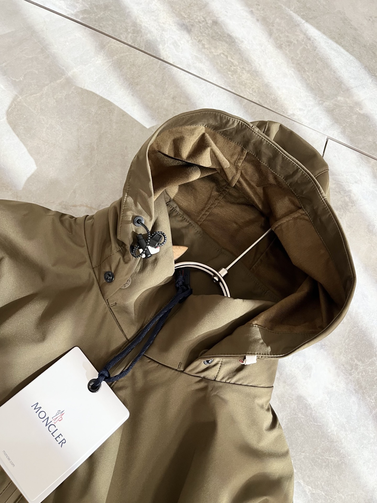 Monc*ler蒙*口2025秋冬经典夹克外套，都市时尚休闲款！面料超软面料帅酷爆款夹克外套。时尚都市百