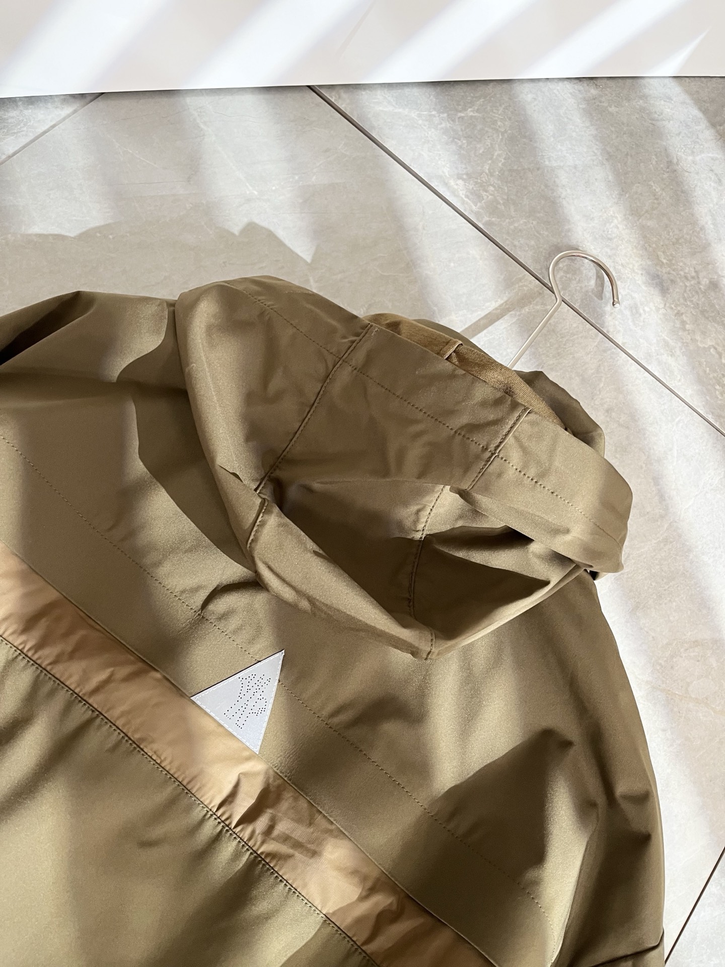 Monc*ler蒙*口2025秋冬经典夹克外套，都市时尚休闲款！面料超软面料帅酷爆款夹克外套。时尚都市百