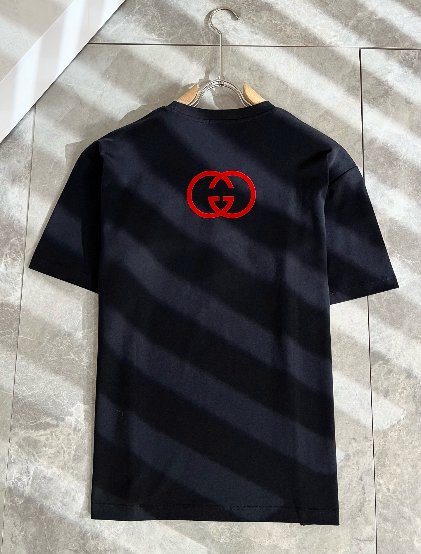 Gucc*古家 2025春夏新款男女同情侣款👫休闲宽松棉质圆领短袖T恤衫！贸易公司渠道稀出，同步官网发售