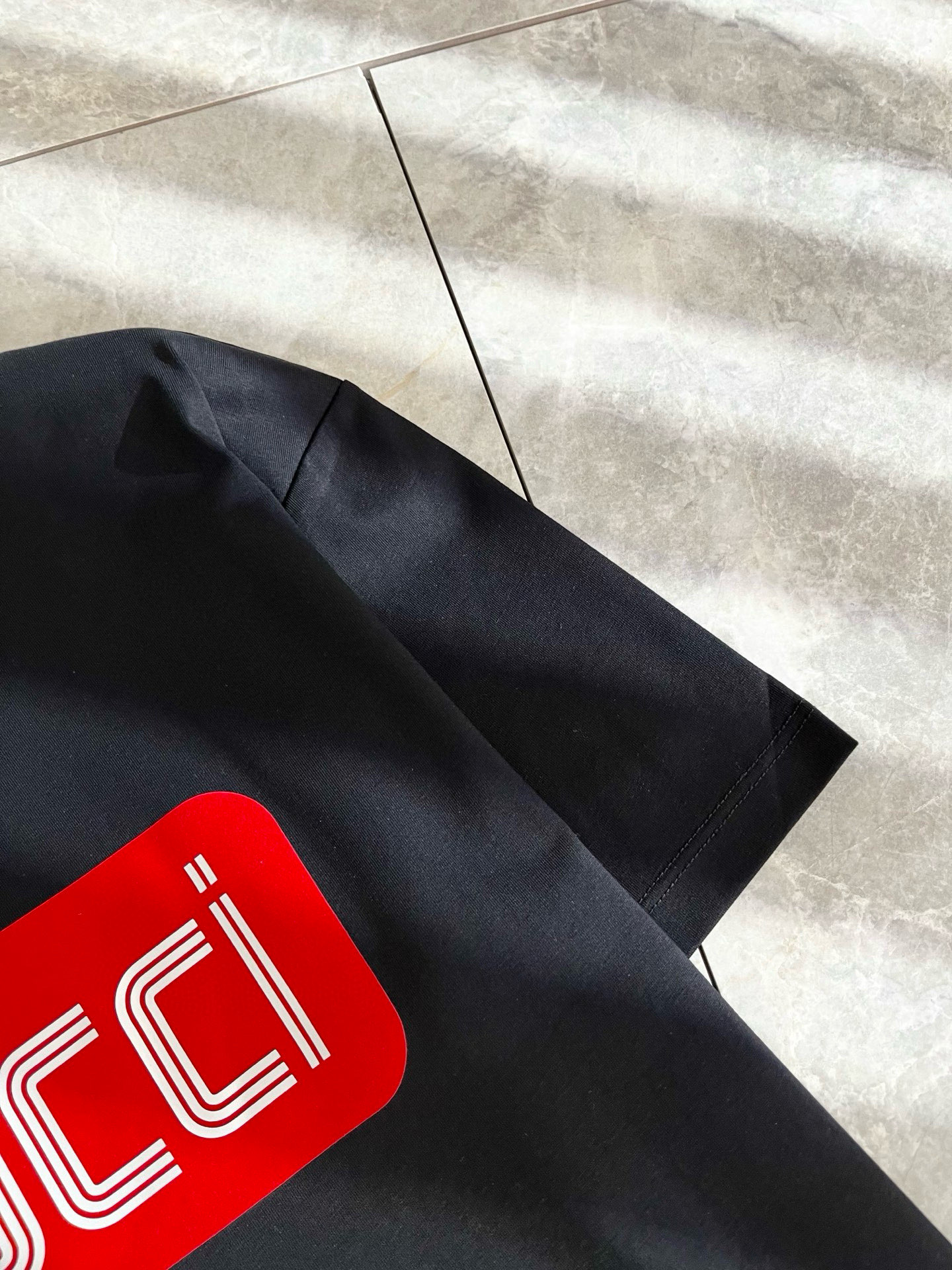 Gucc*古家 2025春夏新款男女同情侣款👫休闲宽松棉质圆领短袖T恤衫！贸易公司渠道稀出，同步官网发售