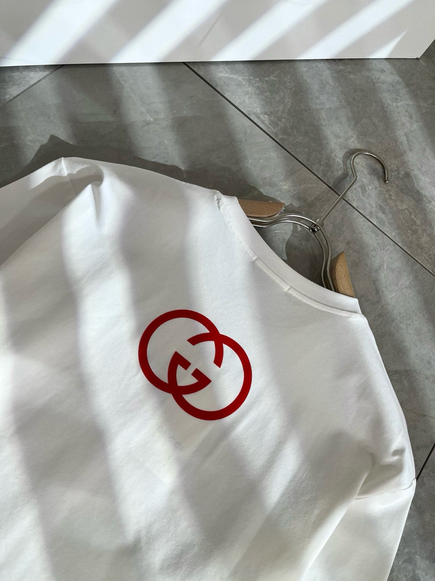 Gucc*古家 2025春夏新款男女同情侣款👫休闲宽松棉质圆领短袖T恤衫！贸易公司渠道稀出，同步官网发售