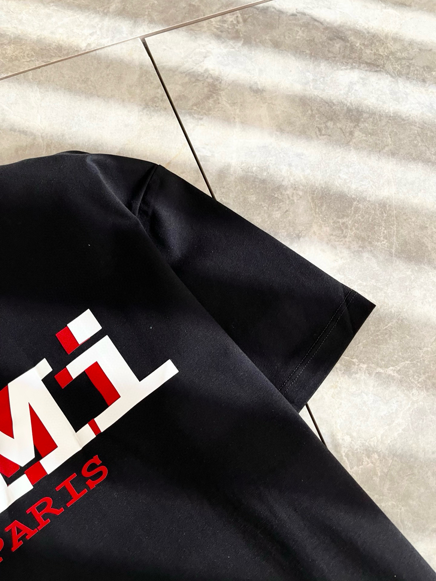 AMI 2025春夏新款男女同款👫短袖T恤，最新款全网独家首上！！~既经典有时尚百搭，谁不爱啊，将经典再