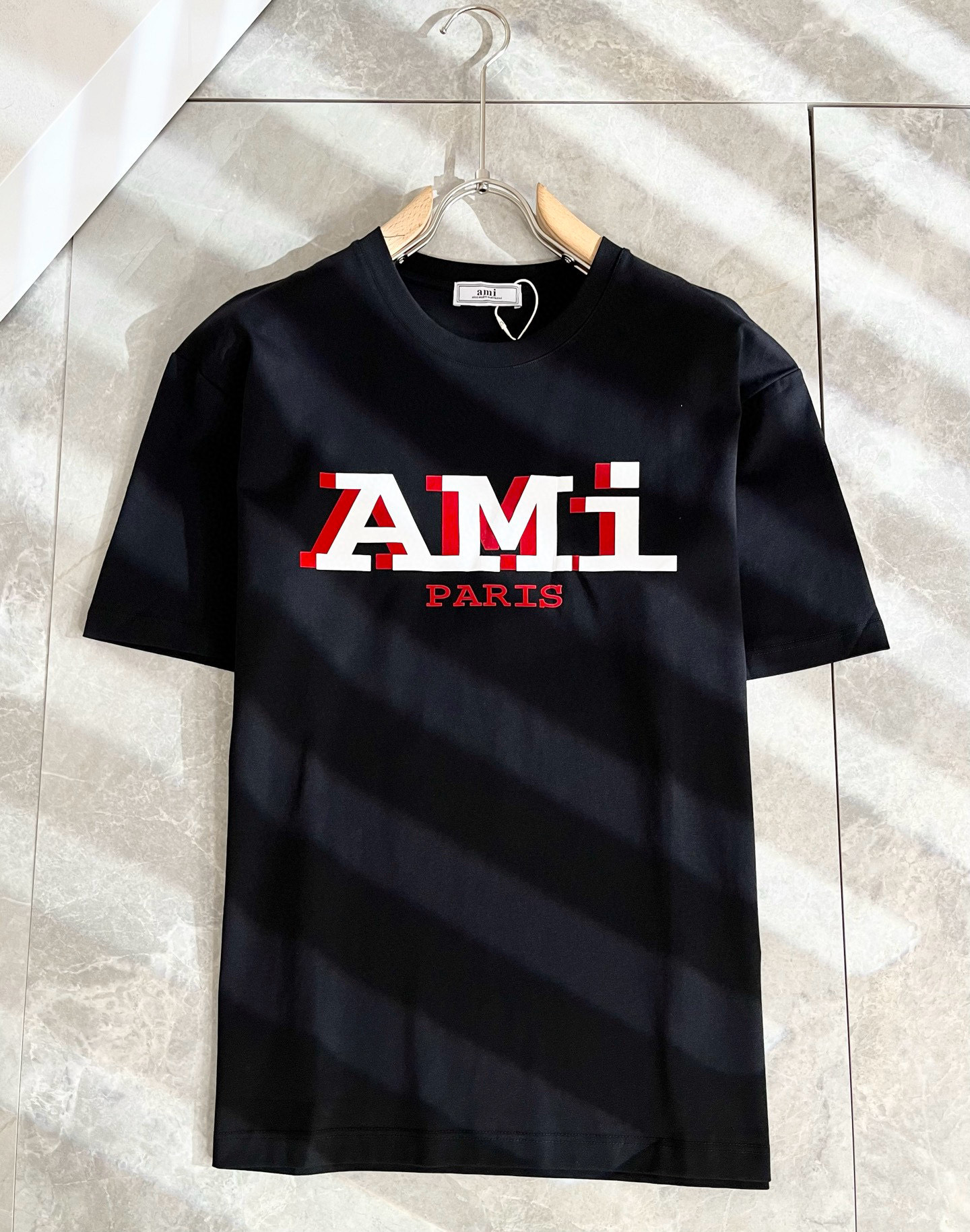 AMI 2025春夏新款男女同款👫短袖T恤，最新款全网独家首上！！~既经典有时尚百搭，谁不爱啊，将经典再