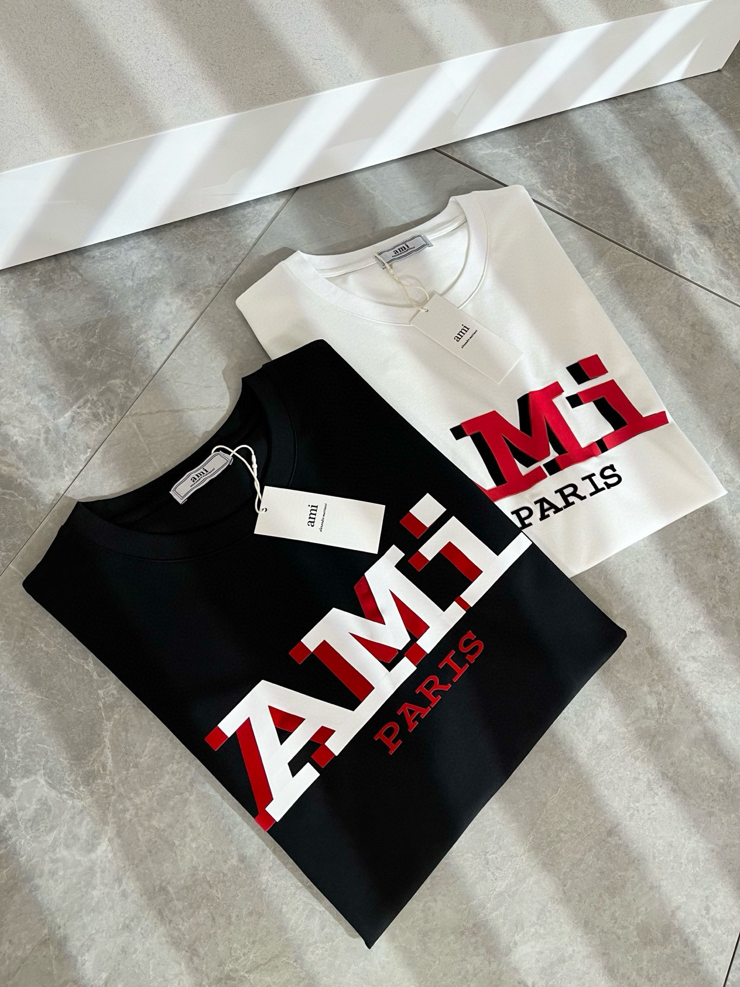 AMI 2025春夏新款男女同款👫短袖T恤，最新款全网独家首上！！~既经典有时尚百搭，谁不爱啊，将经典再