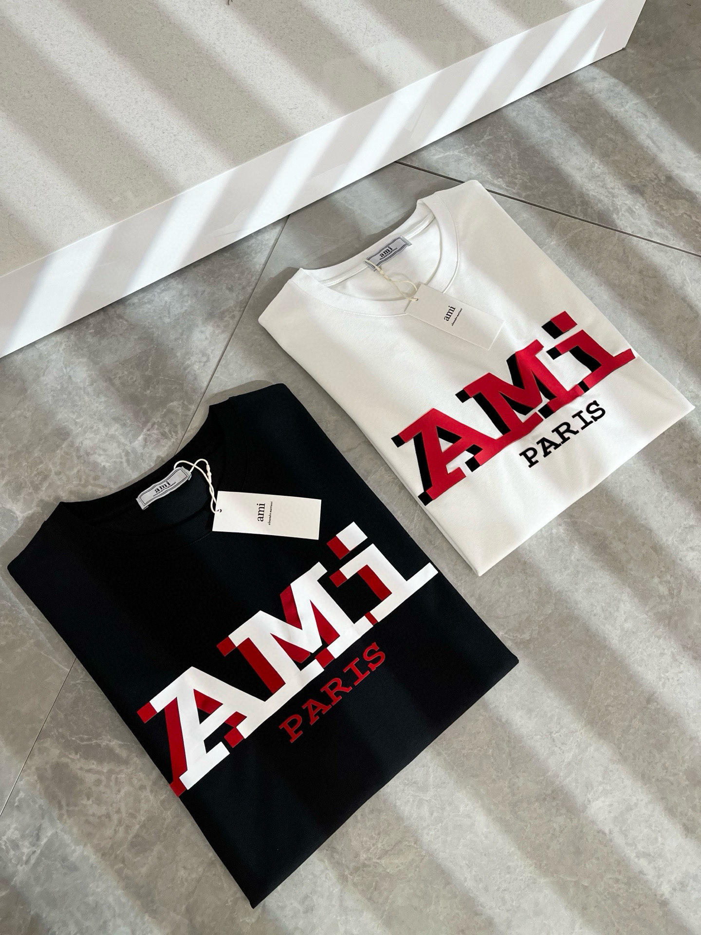 AMI 2025春夏新款男女同款👫短袖T恤，最新款全网独家首上！！~既经典有时尚百搭，谁不爱啊，将经典再