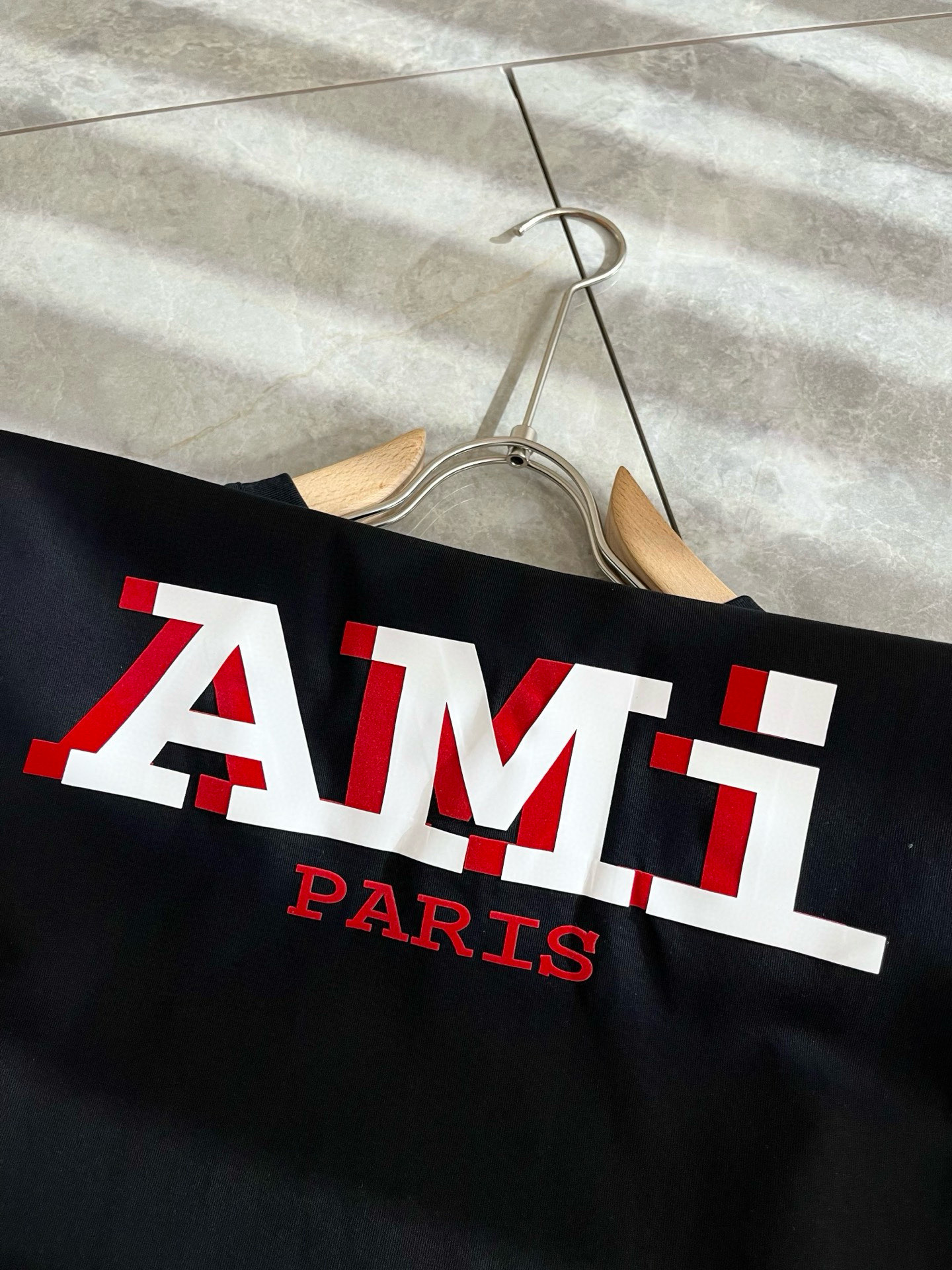 AMI 2025春夏新款男女同款👫短袖T恤，最新款全网独家首上！！~既经典有时尚百搭，谁不爱啊，将经典再