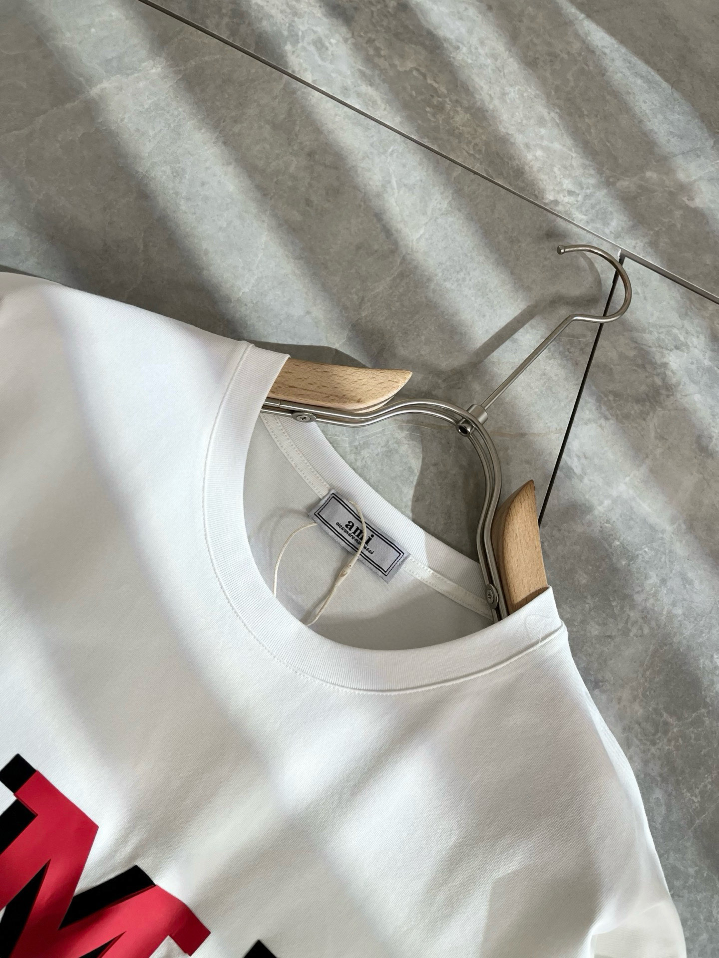 AMI 2025春夏新款男女同款👫短袖T恤，最新款全网独家首上！！~既经典有时尚百搭，谁不爱啊，将经典再