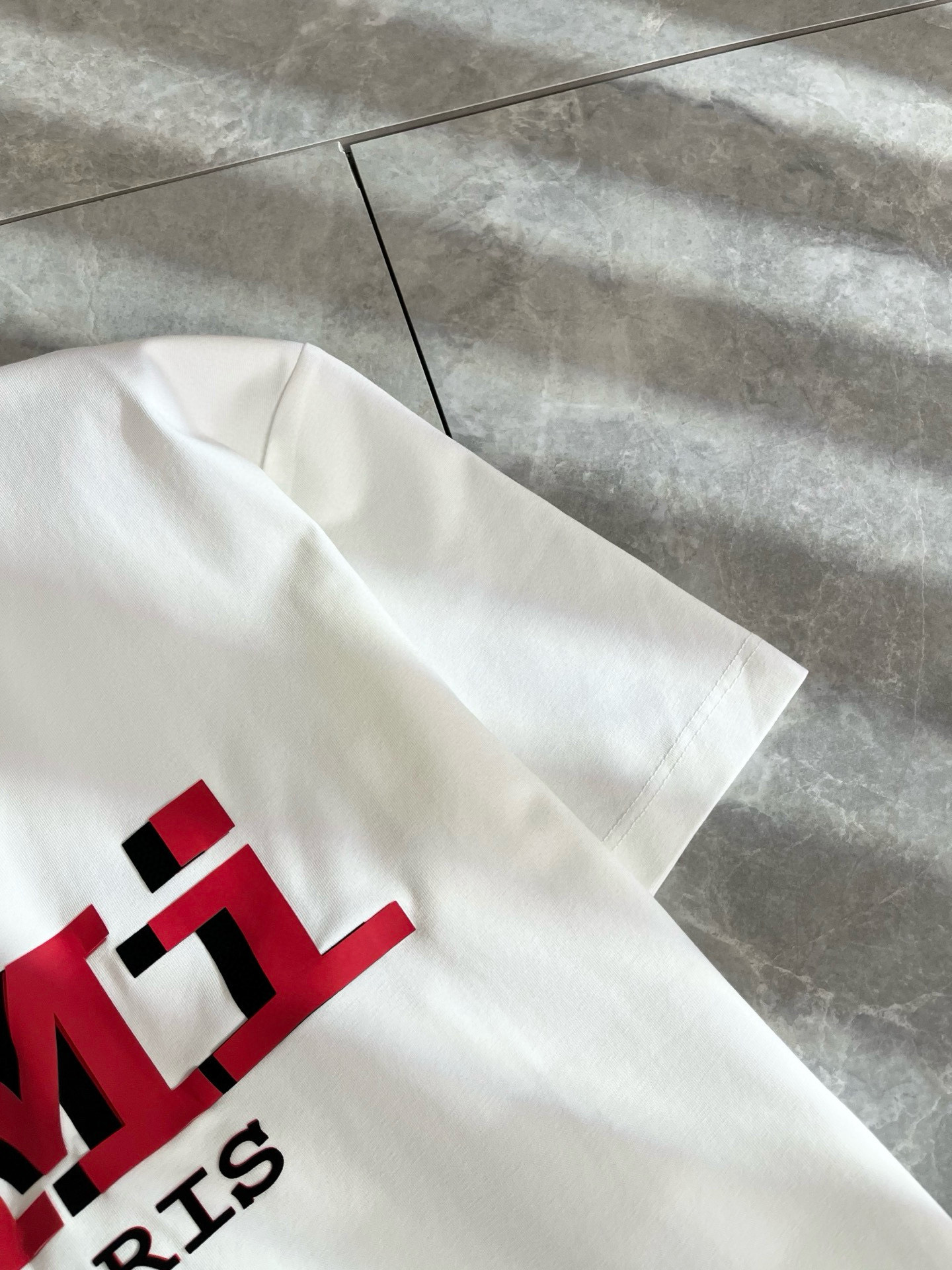 AMI 2025春夏新款男女同款👫短袖T恤，最新款全网独家首上！！~既经典有时尚百搭，谁不爱啊，将经典再