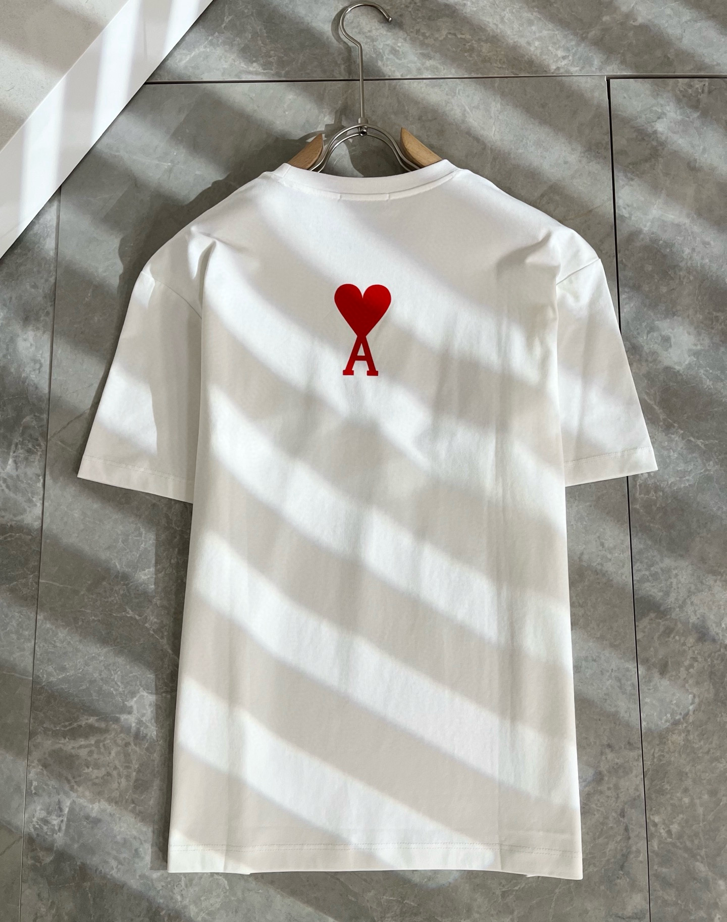 AMI 2025春夏新款男女同款👫短袖T恤，最新款全网独家首上！！~既经典有时尚百搭，谁不爱啊，将经典再