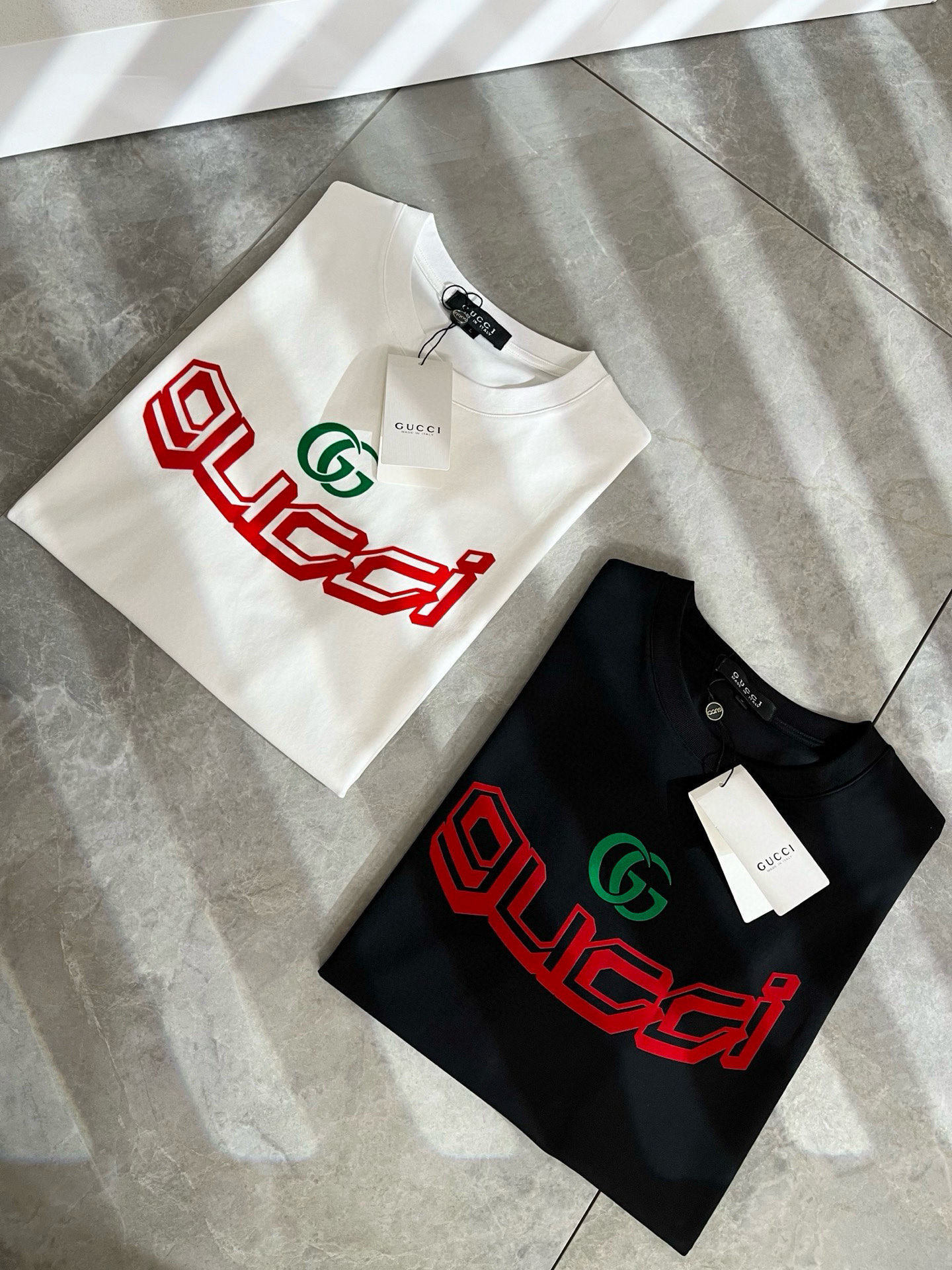 Gucc*古家 2025春夏新款男女同情侣款👫休闲宽松棉质圆领短袖T恤衫！贸易公司渠道稀出，同步官网发售