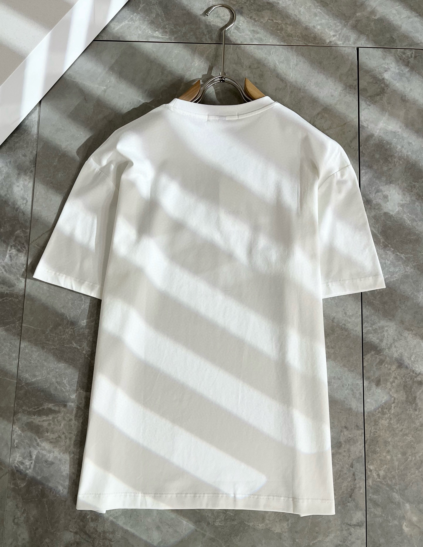 Gucc*古家 2025春夏新款男女同情侣款👫休闲宽松棉质圆领短袖T恤衫！贸易公司渠道稀出，同步官网发售