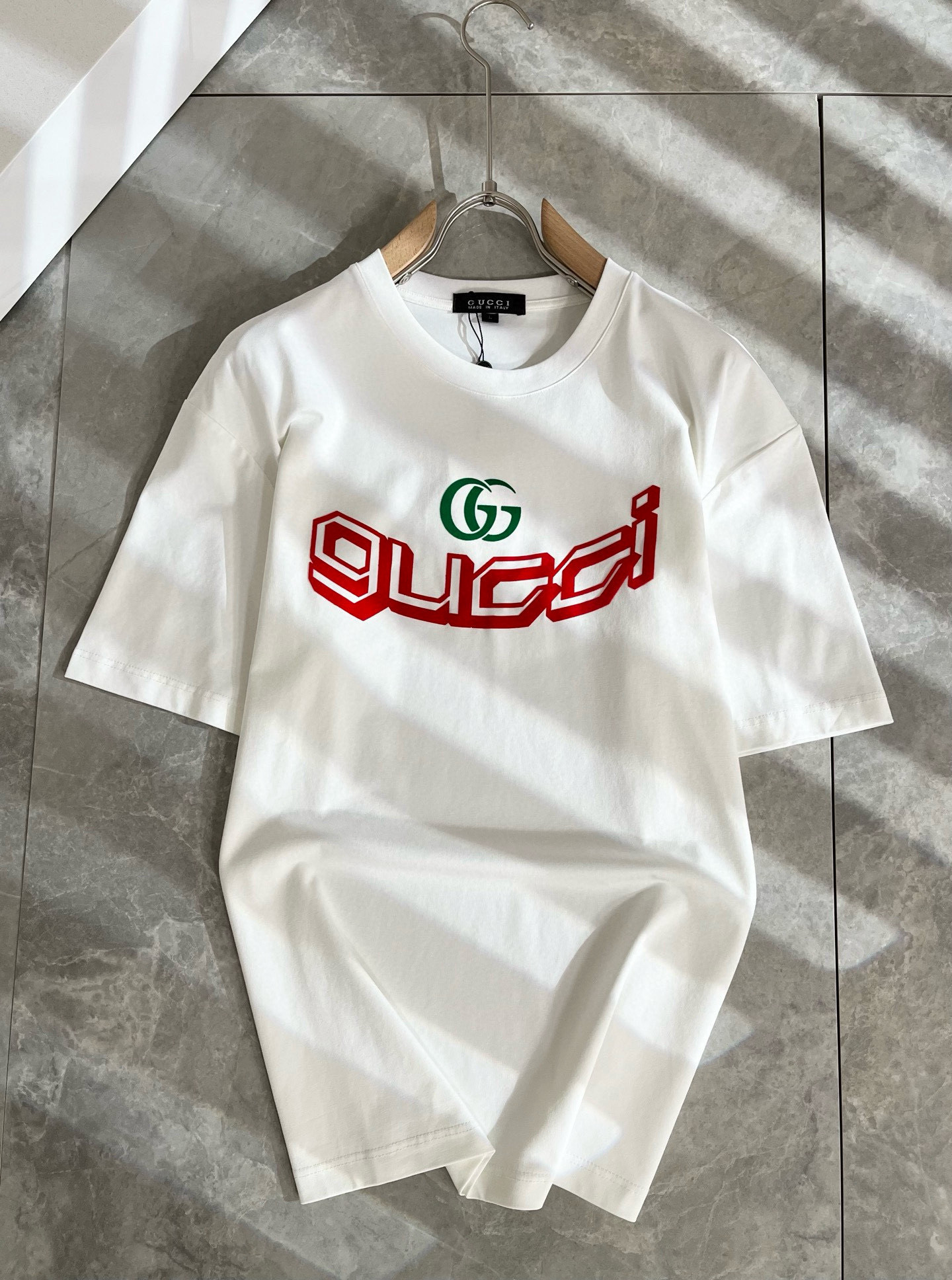 Gucc*古家 2025春夏新款男女同情侣款👫休闲宽松棉质圆领短袖T恤衫！贸易公司渠道稀出，同步官网发售