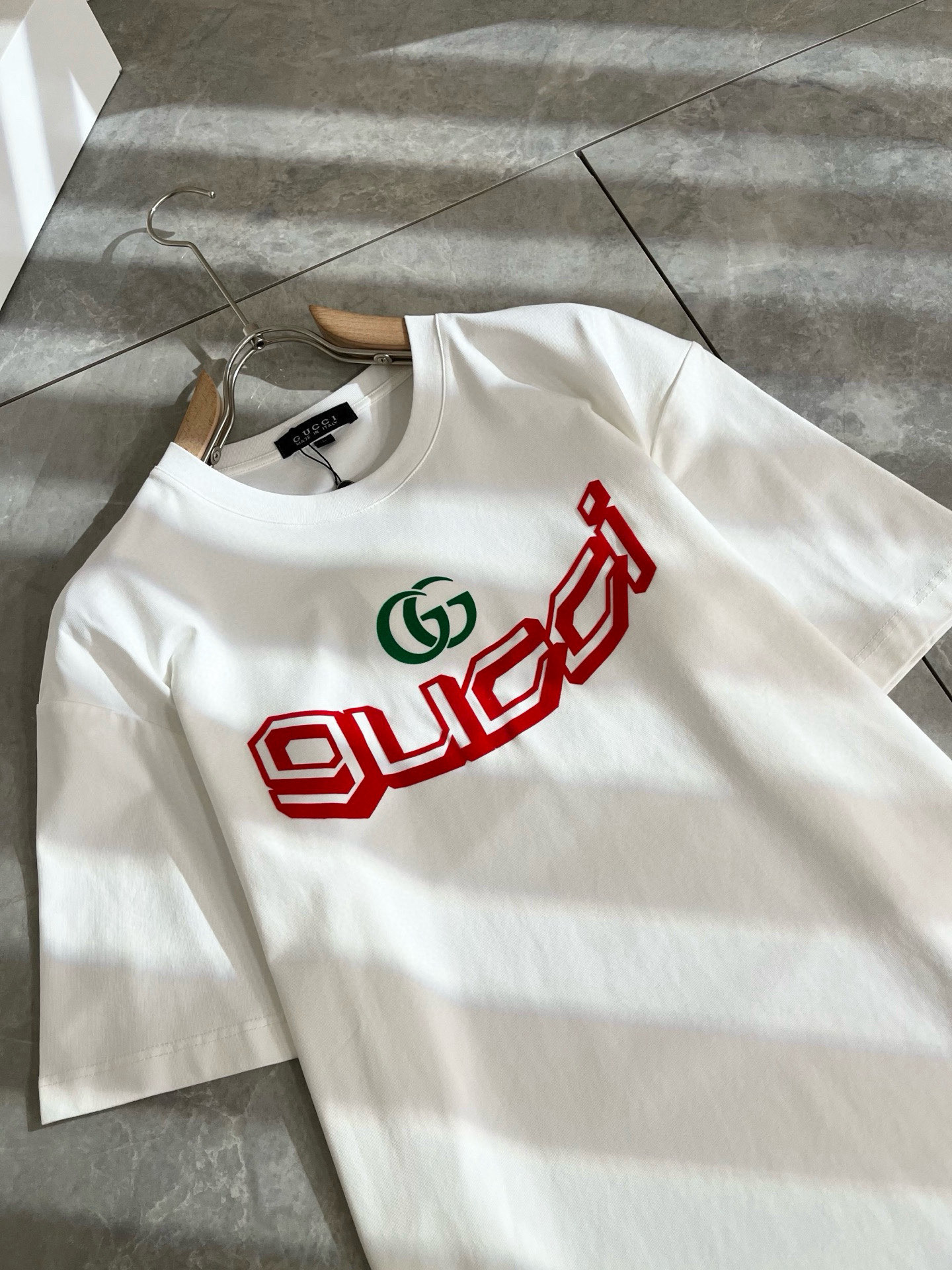 Gucc*古家 2025春夏新款男女同情侣款👫休闲宽松棉质圆领短袖T恤衫！贸易公司渠道稀出，同步官网发售