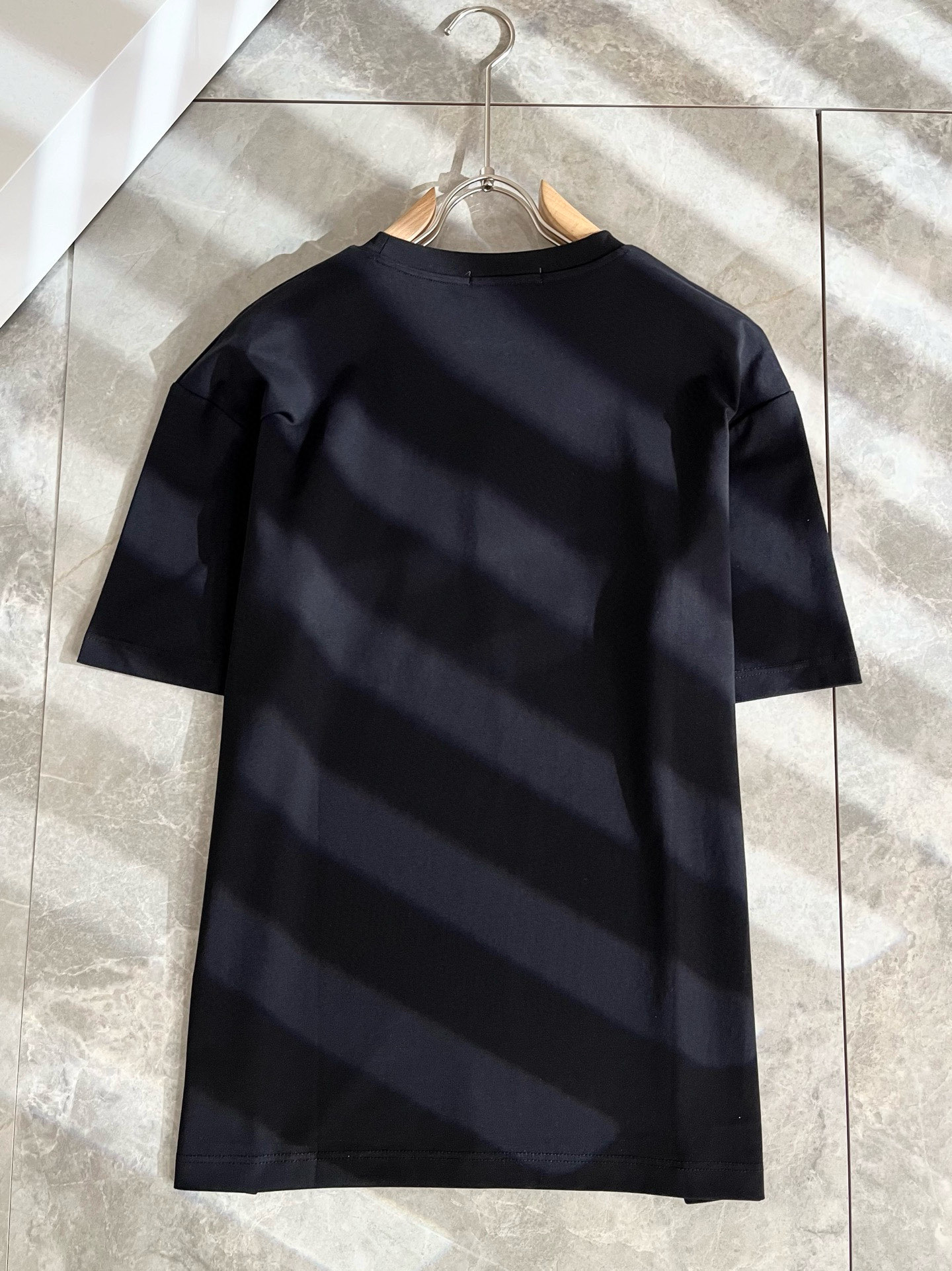 Gucc*古家 2025春夏新款男女同情侣款👫休闲宽松棉质圆领短袖T恤衫！贸易公司渠道稀出，同步官网发售