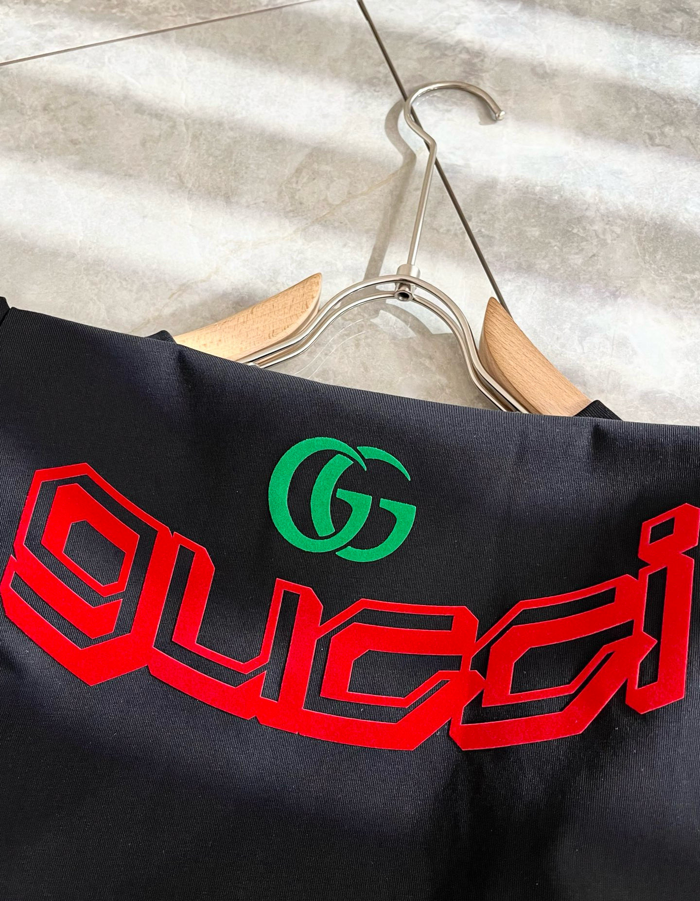 Gucc*古家 2025春夏新款男女同情侣款👫休闲宽松棉质圆领短袖T恤衫！贸易公司渠道稀出，同步官网发售