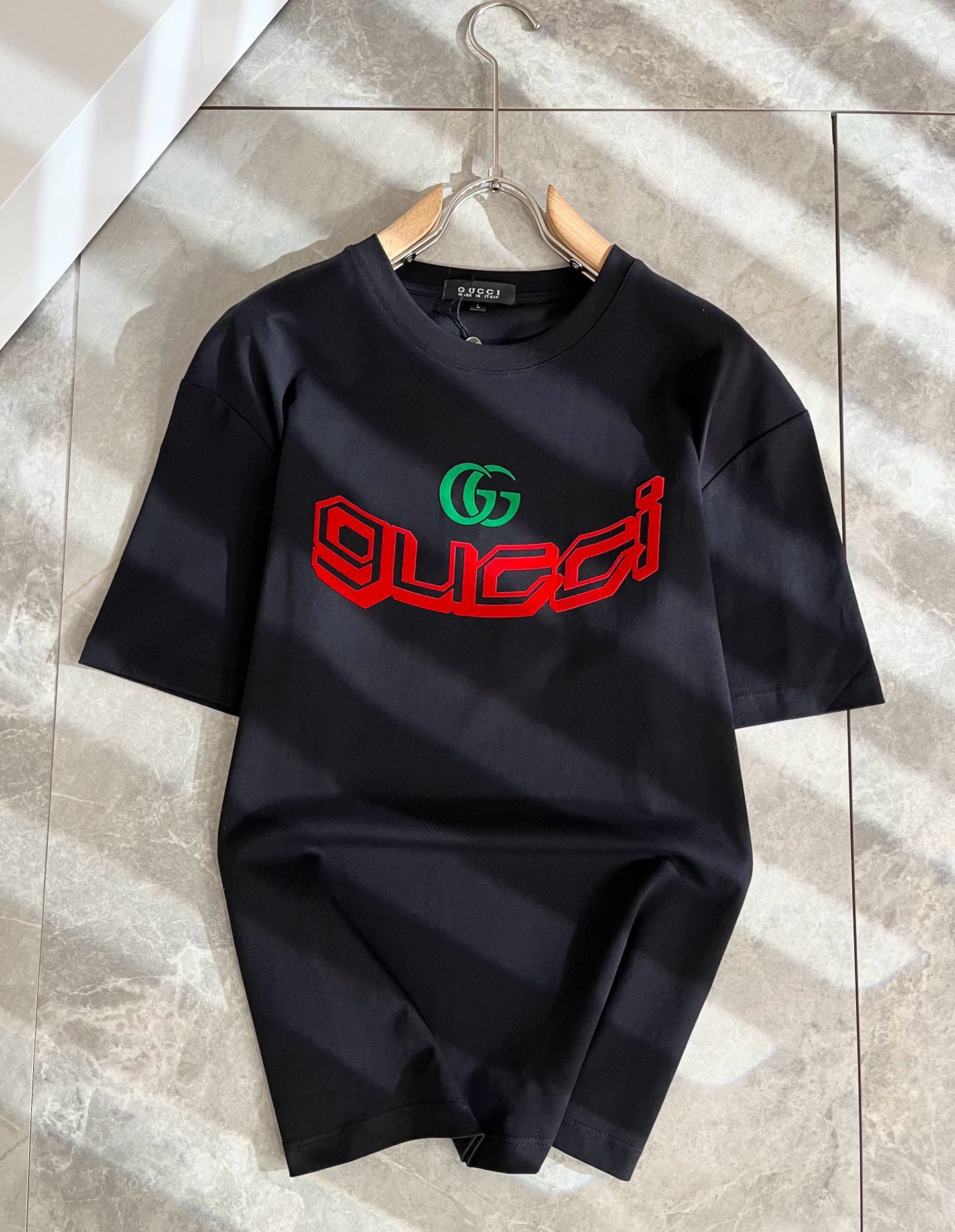 Gucc*古家 2025春夏新款男女同情侣款👫休闲宽松棉质圆领短袖T恤衫！贸易公司渠道稀出，同步官网发售