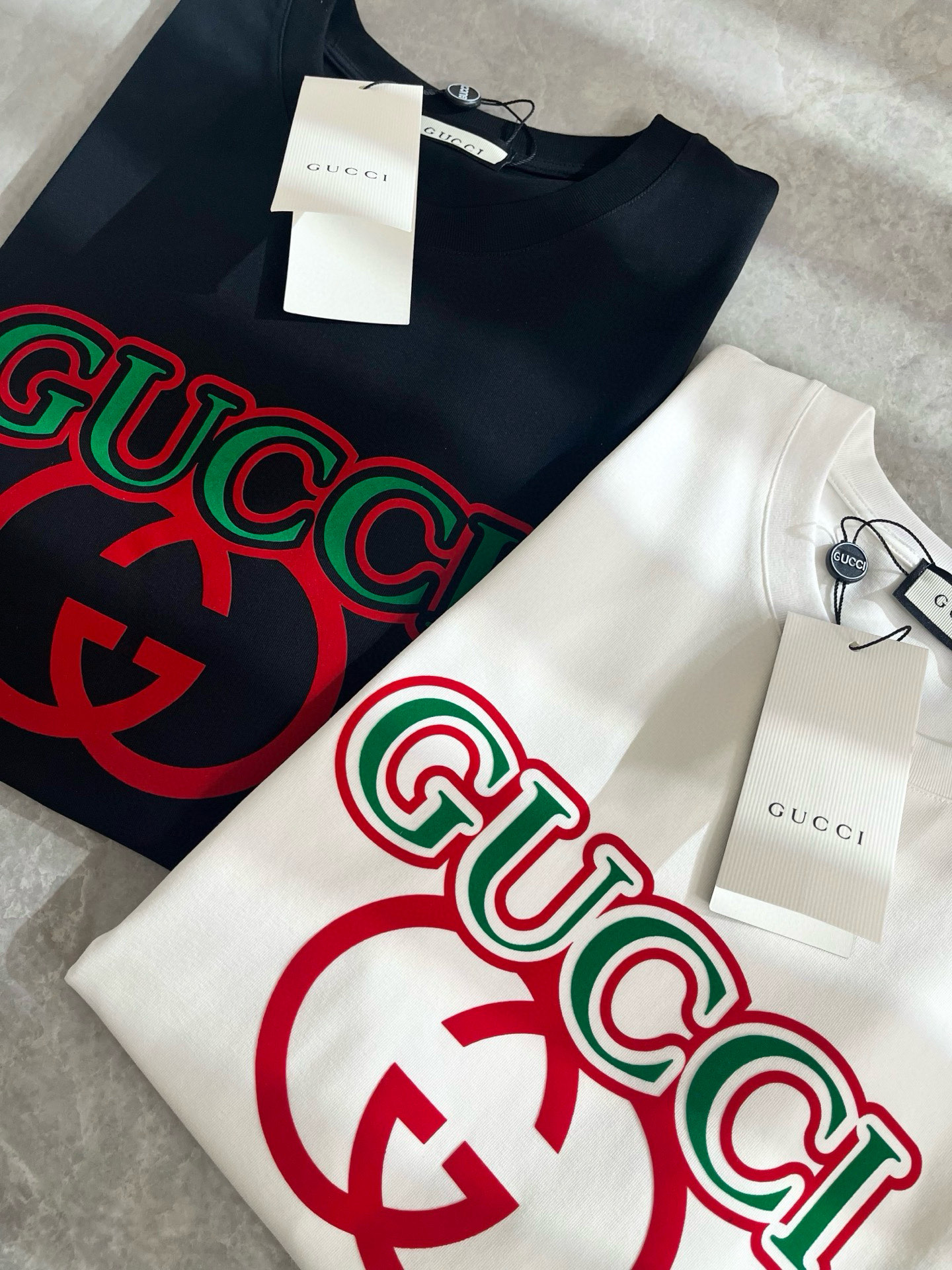 Gucc*古家 2025春夏新款男女同情侣款👫休闲宽松棉质圆领短袖T恤衫！贸易公司渠道稀出，同步官网发售