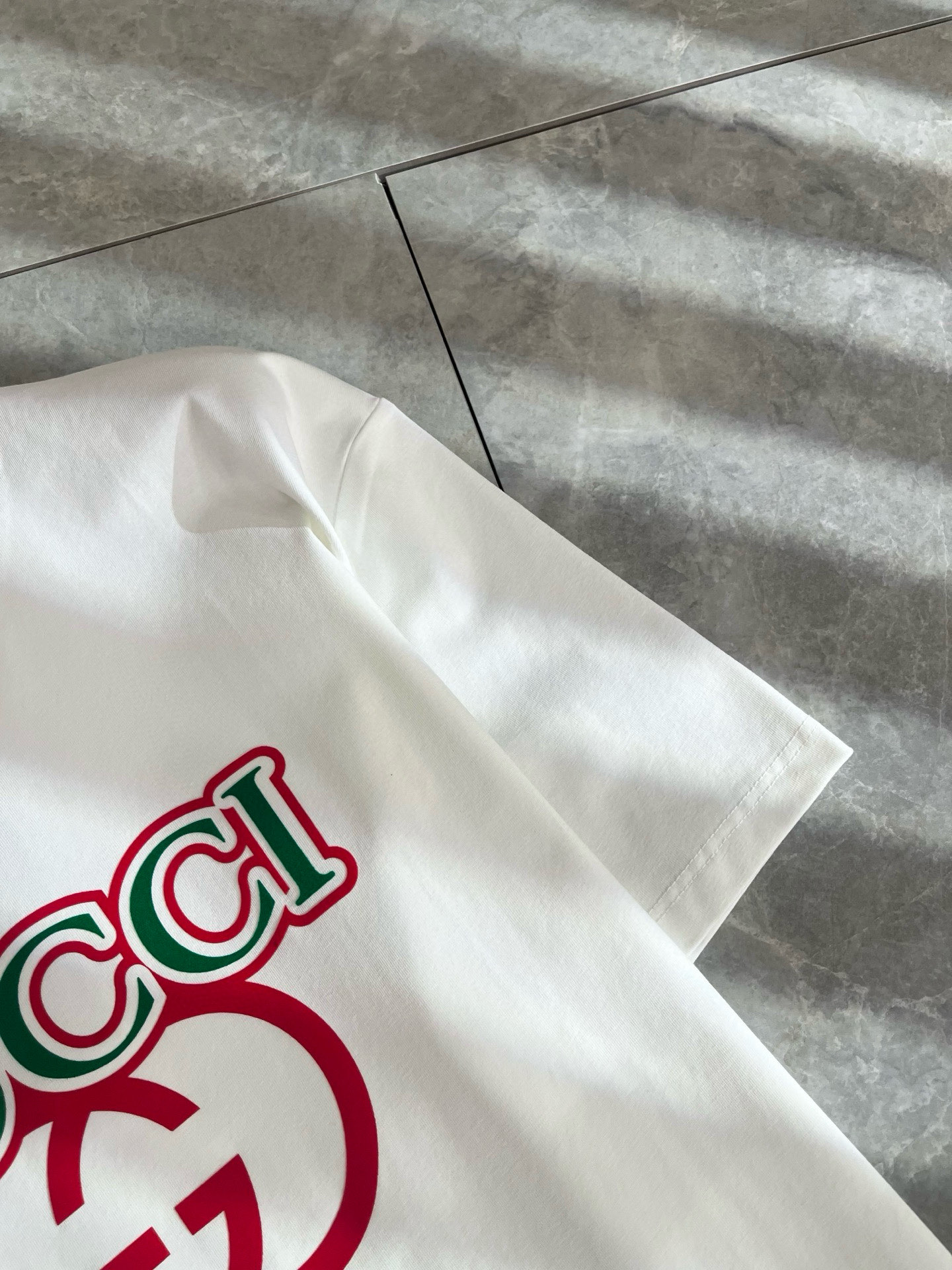 Gucc*古家 2025春夏新款男女同情侣款👫休闲宽松棉质圆领短袖T恤衫！贸易公司渠道稀出，同步官网发售