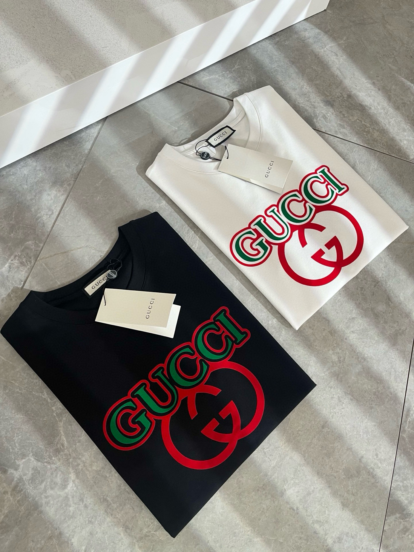 Gucc*古家 2025春夏新款男女同情侣款👫休闲宽松棉质圆领短袖T恤衫！贸易公司渠道稀出，同步官网发售