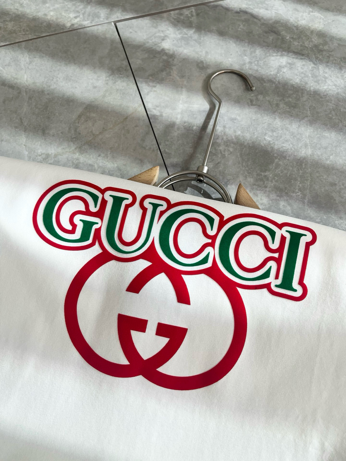 Gucc*古家 2025春夏新款男女同情侣款👫休闲宽松棉质圆领短袖T恤衫！贸易公司渠道稀出，同步官网发售