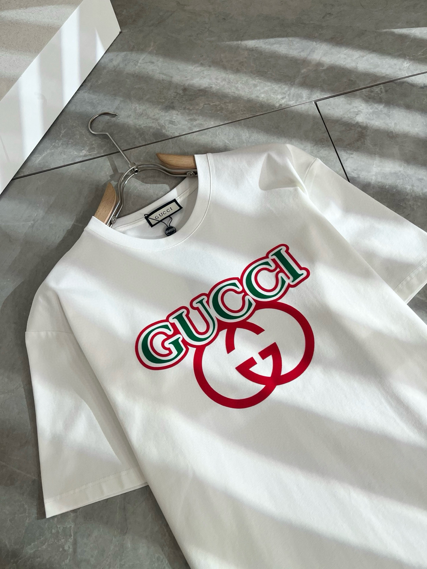 Gucc*古家 2025春夏新款男女同情侣款👫休闲宽松棉质圆领短袖T恤衫！贸易公司渠道稀出，同步官网发售