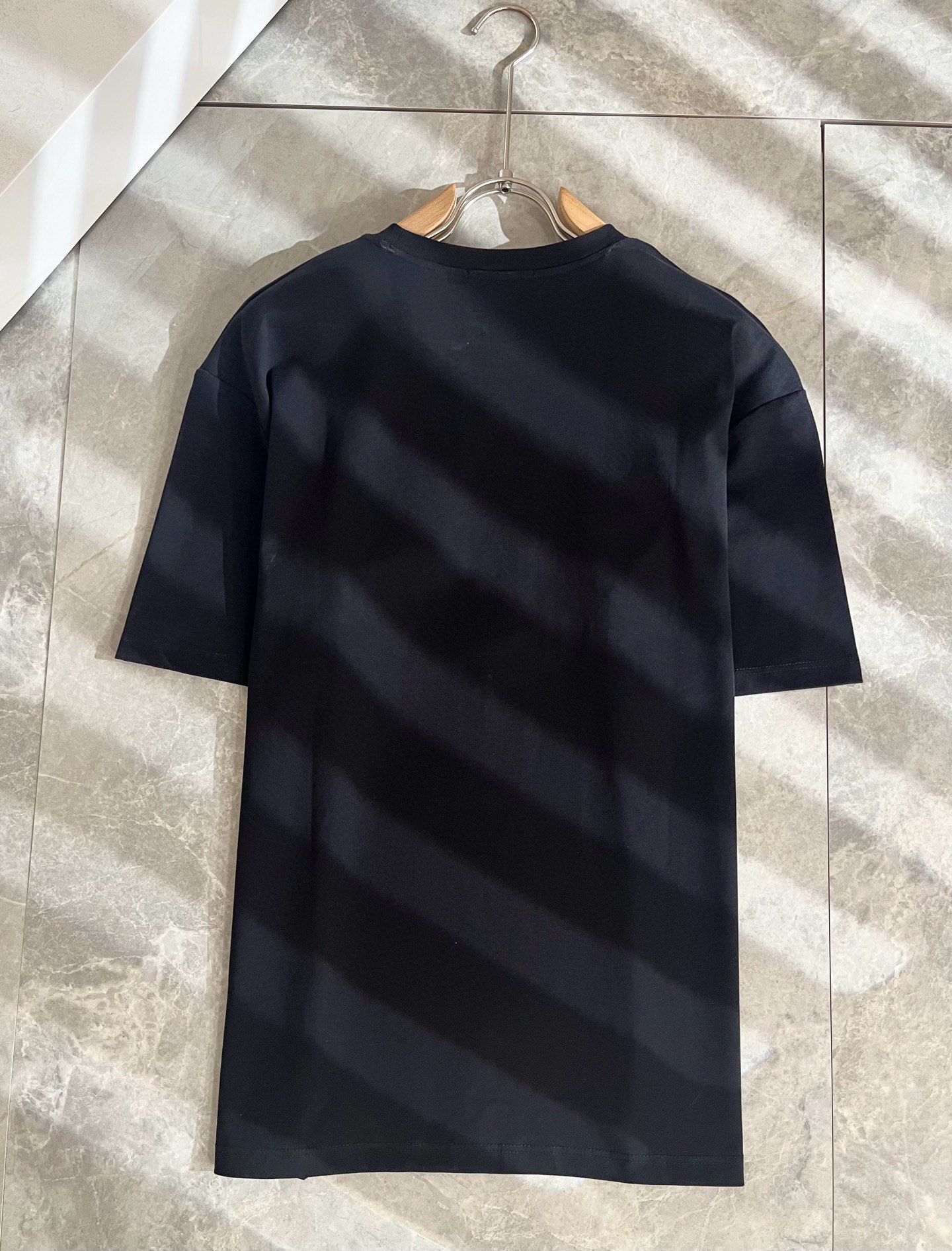 Gucc*古家 2025春夏新款男女同情侣款👫休闲宽松棉质圆领短袖T恤衫！贸易公司渠道稀出，同步官网发售